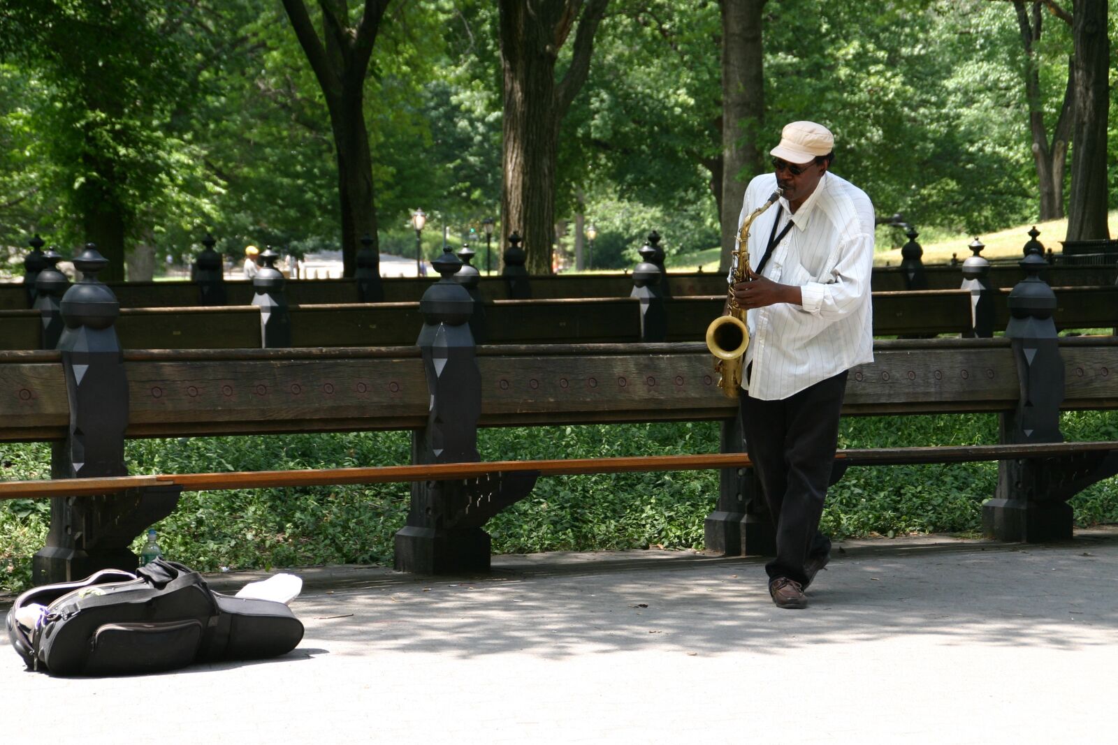 Canon EOS 300D (EOS Digital Rebel / EOS Kiss Digital) sample photo. Central park, music, saxophone photography