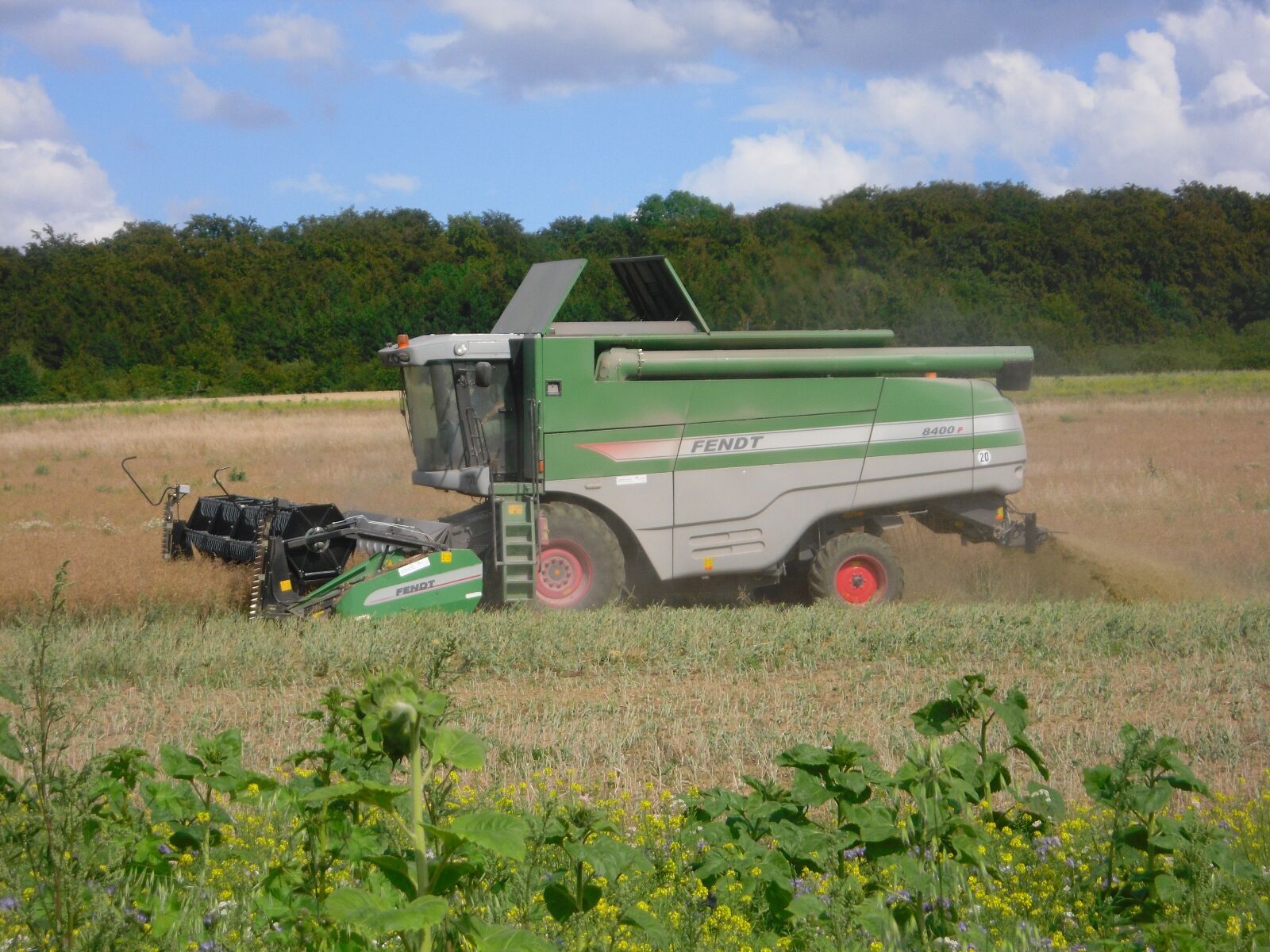 Samsung PL80/VLUU PL80/ SL630/ PL81 sample photo. Fendt 8400, combine harvester, harvest photography