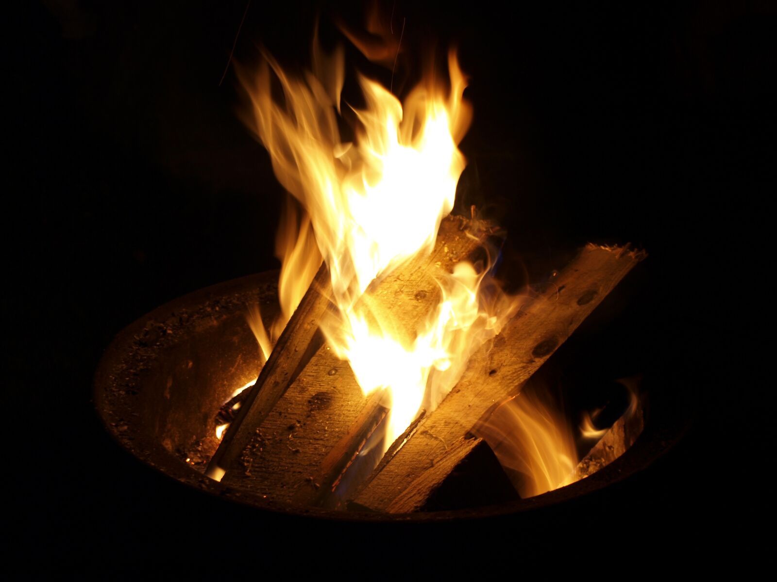 Olympus E-520 (EVOLT E-520) sample photo. Flame, burns, bonfire photography