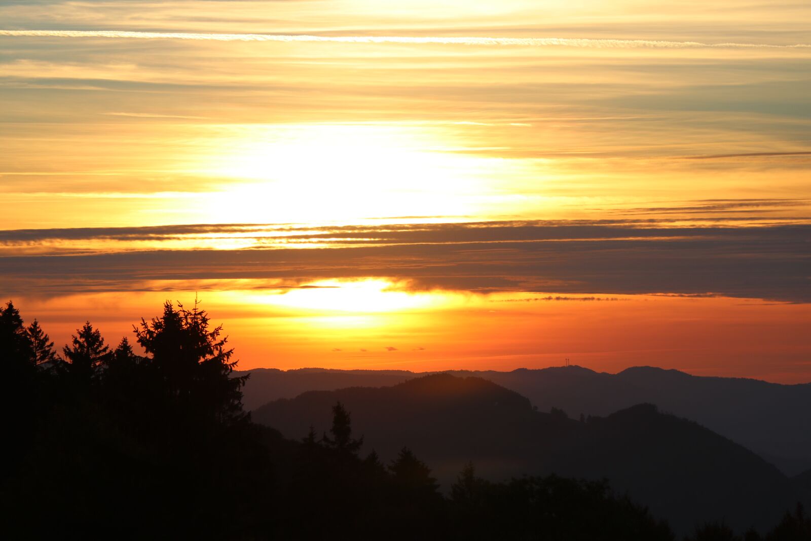 Canon EF-S 18-135mm F3.5-5.6 IS USM sample photo. Sonenuntergang, switzerland, panorama photography