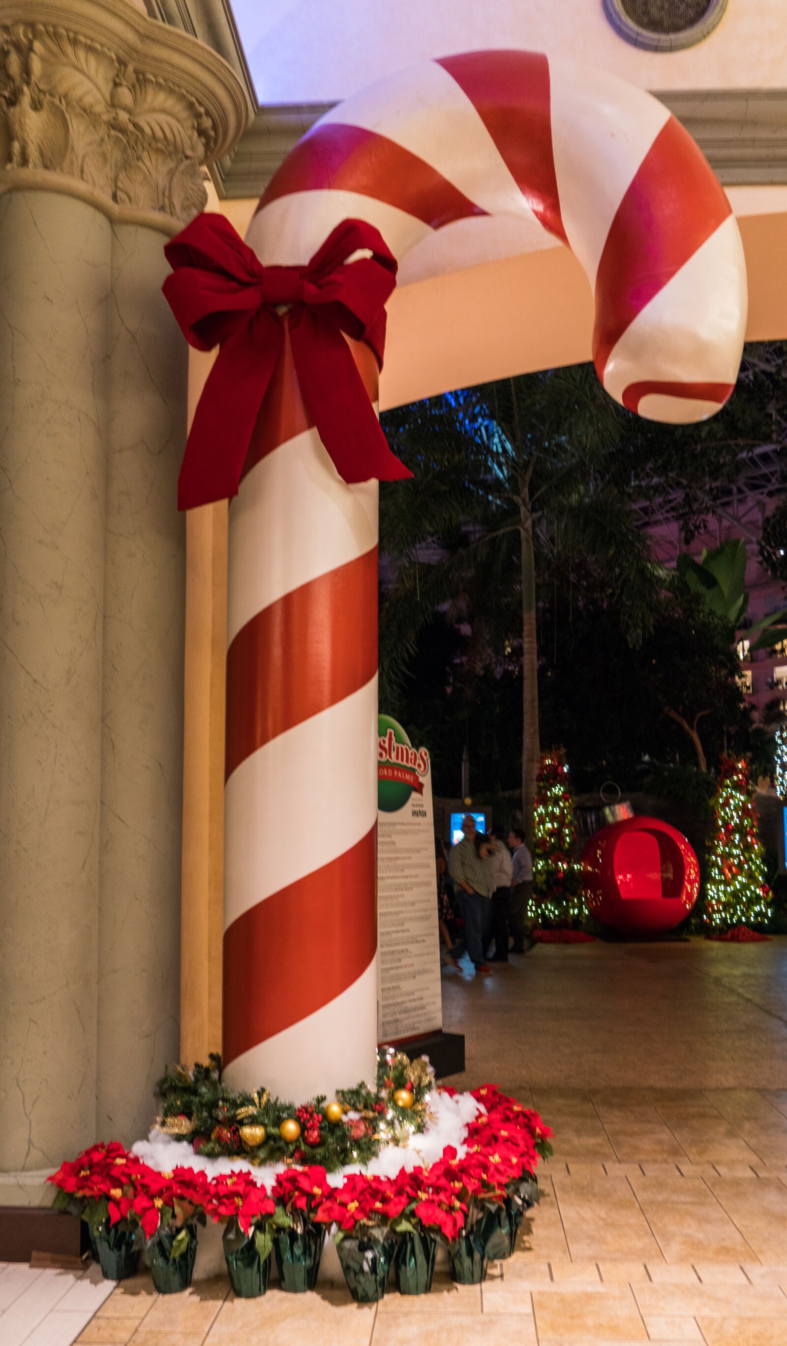 Sony a7R II + Sony FE 24-240mm F3.5-6.3 OSS sample photo. Large candy cane, decoration photography