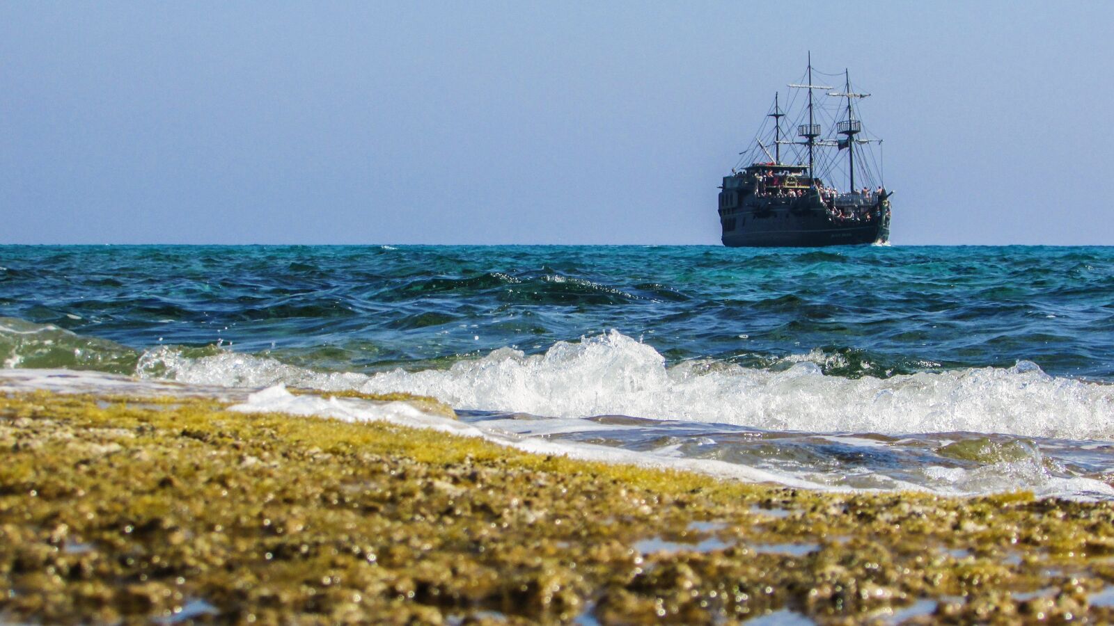 Canon PowerShot SX400 IS sample photo. Rocky beach, wave, sea photography