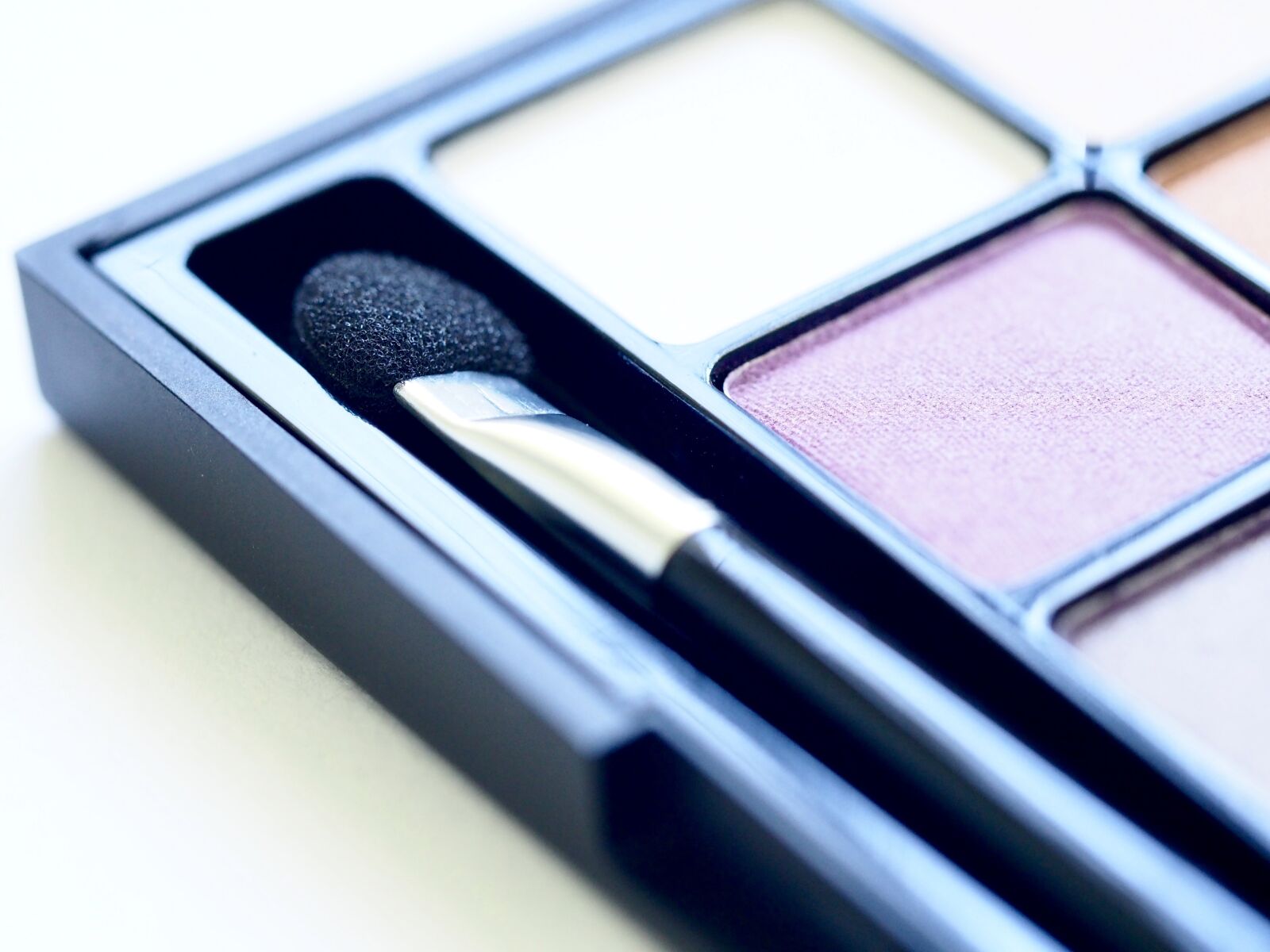 Olympus M.Zuiko Digital ED 60mm F2.8 Macro sample photo. Makeup, make up, beauty photography