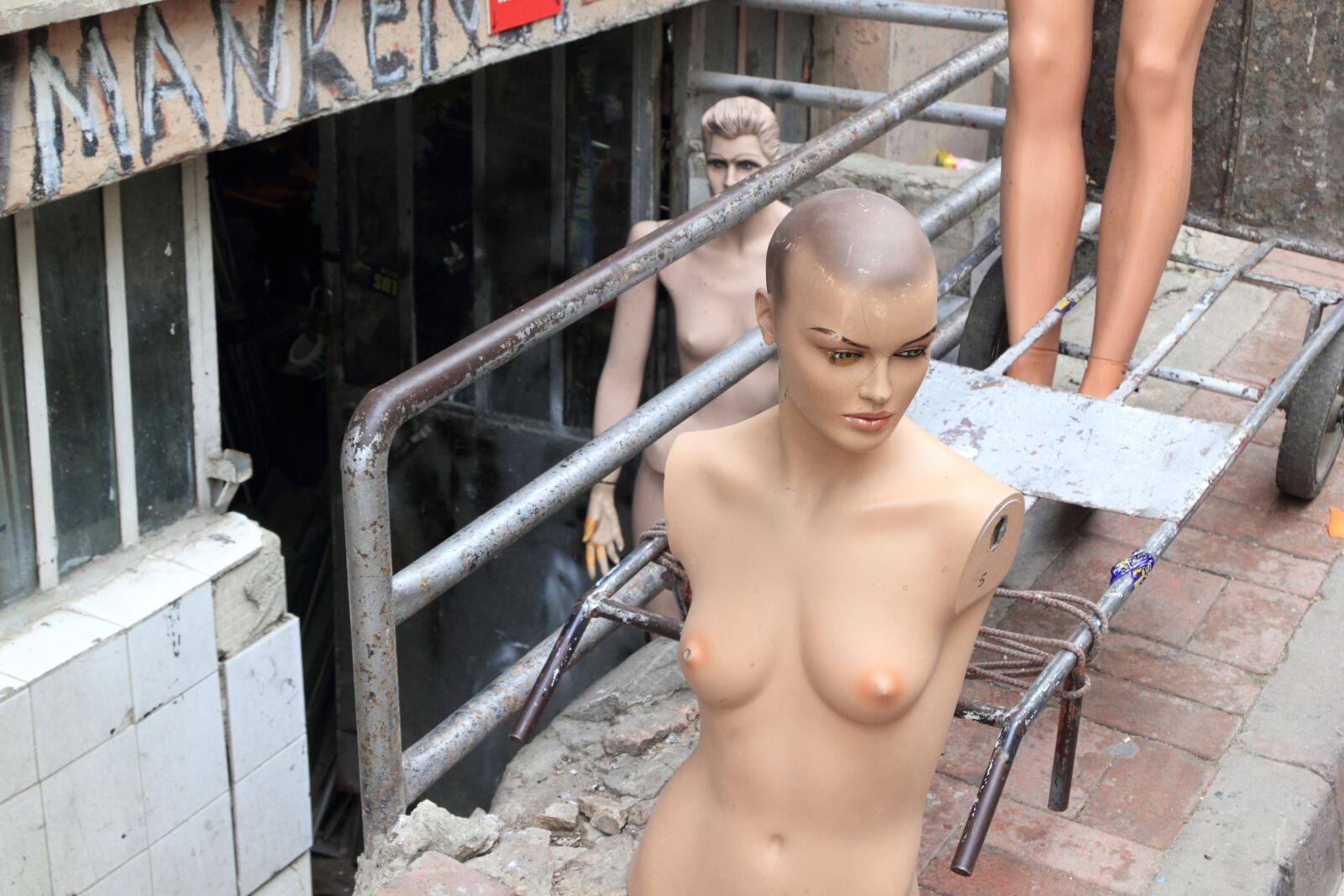 Canon EOS 550D (EOS Rebel T2i / EOS Kiss X4) sample photo. Turkey, istanbul, mannequin photography