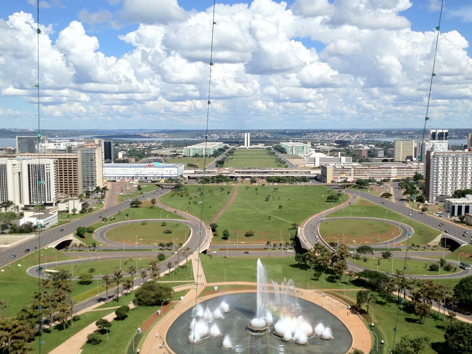 Apple iPhone 4S sample photo. The center, brasilia, source photography