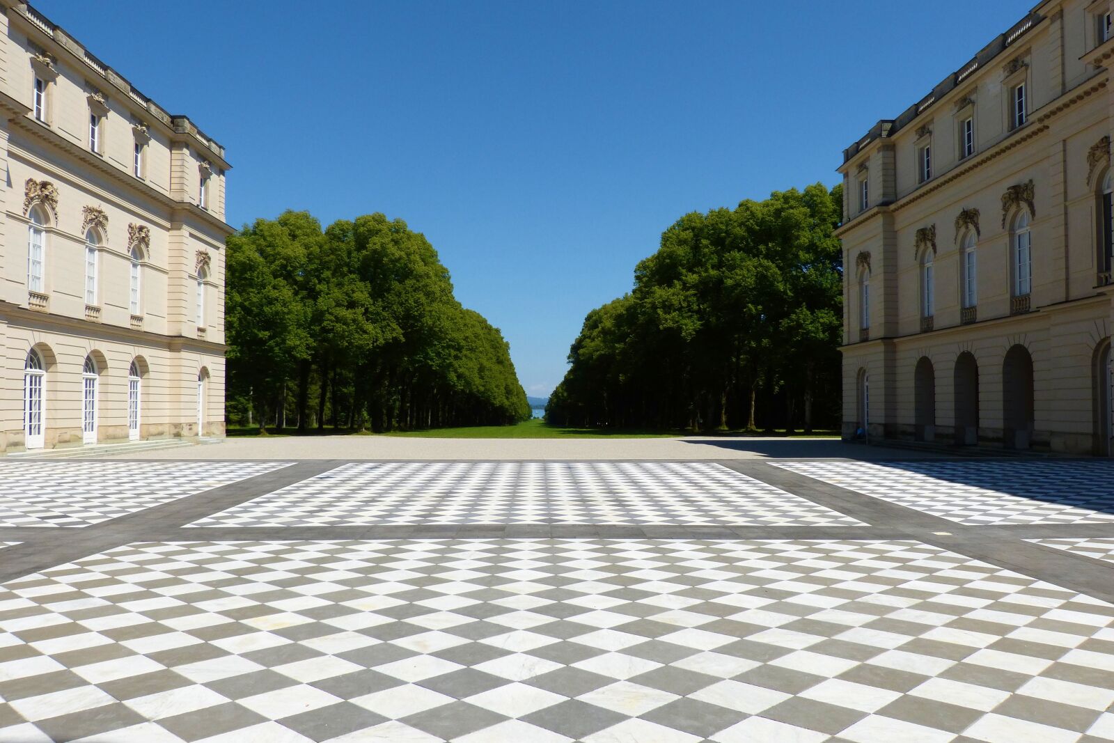 Panasonic DMC-FZ62 sample photo. Herrenchiemsee, sachovnice, castle photography