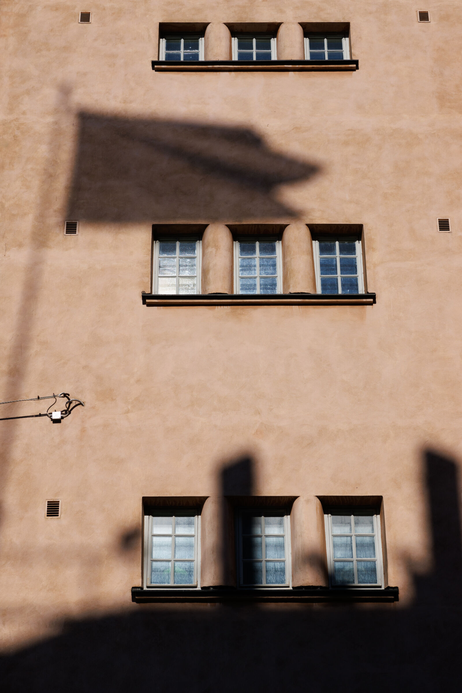 Canon EOS R7 sample photo. Shadow flag photography