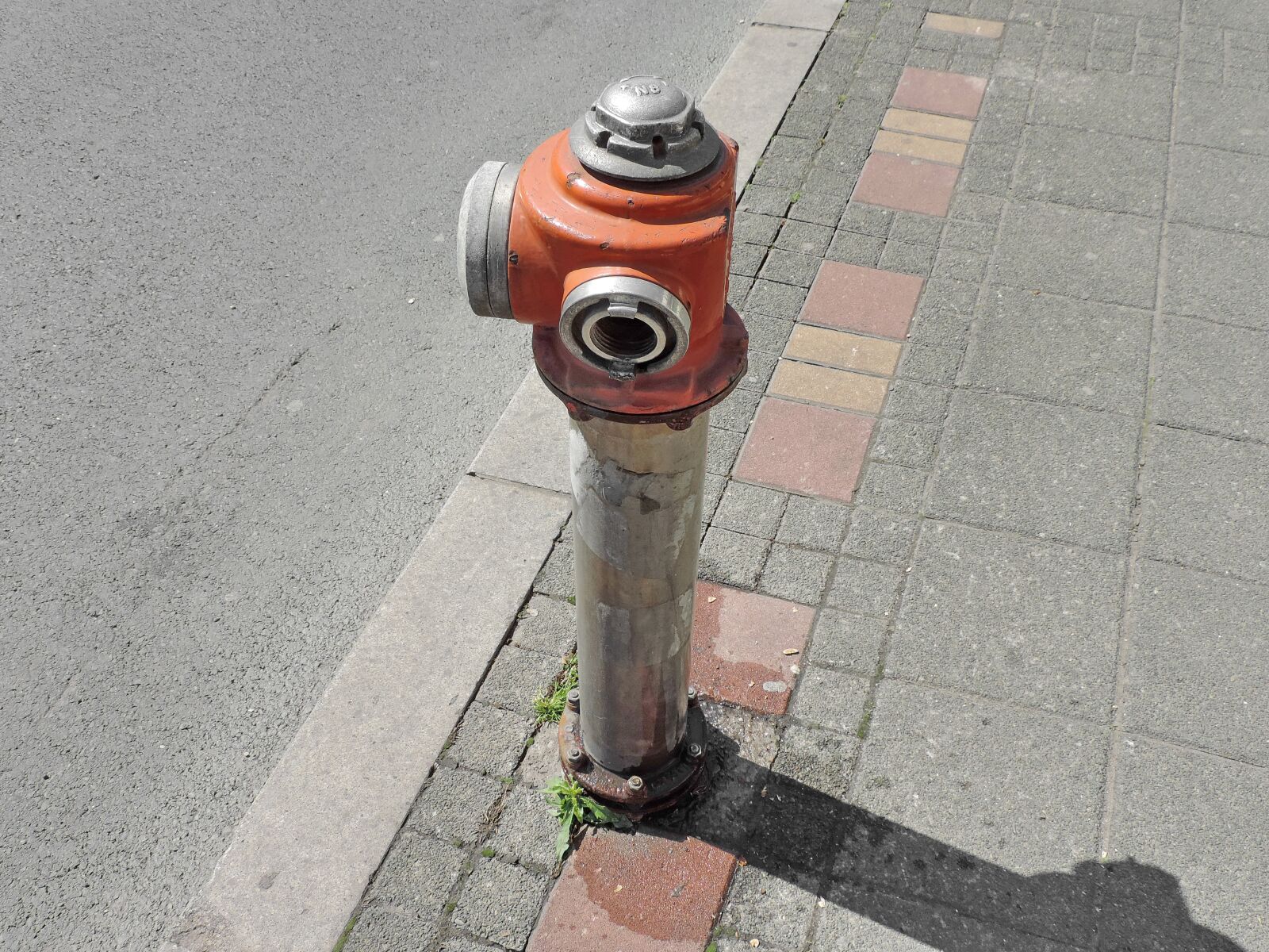 Nikon Coolpix P520 sample photo. Hydrant, pavement, street, urban photography