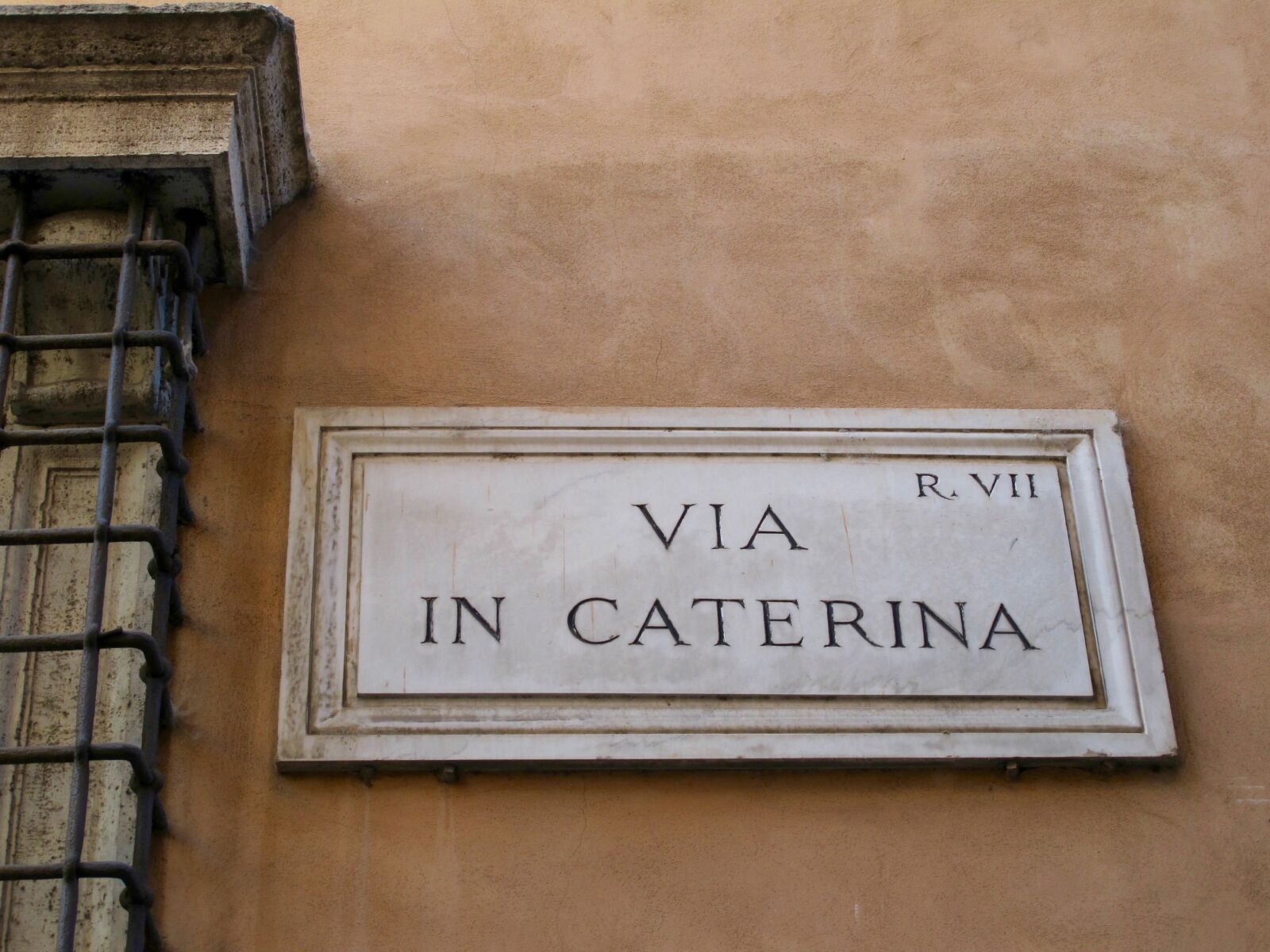Canon PowerShot G11 sample photo. Rome, street sign, italy photography