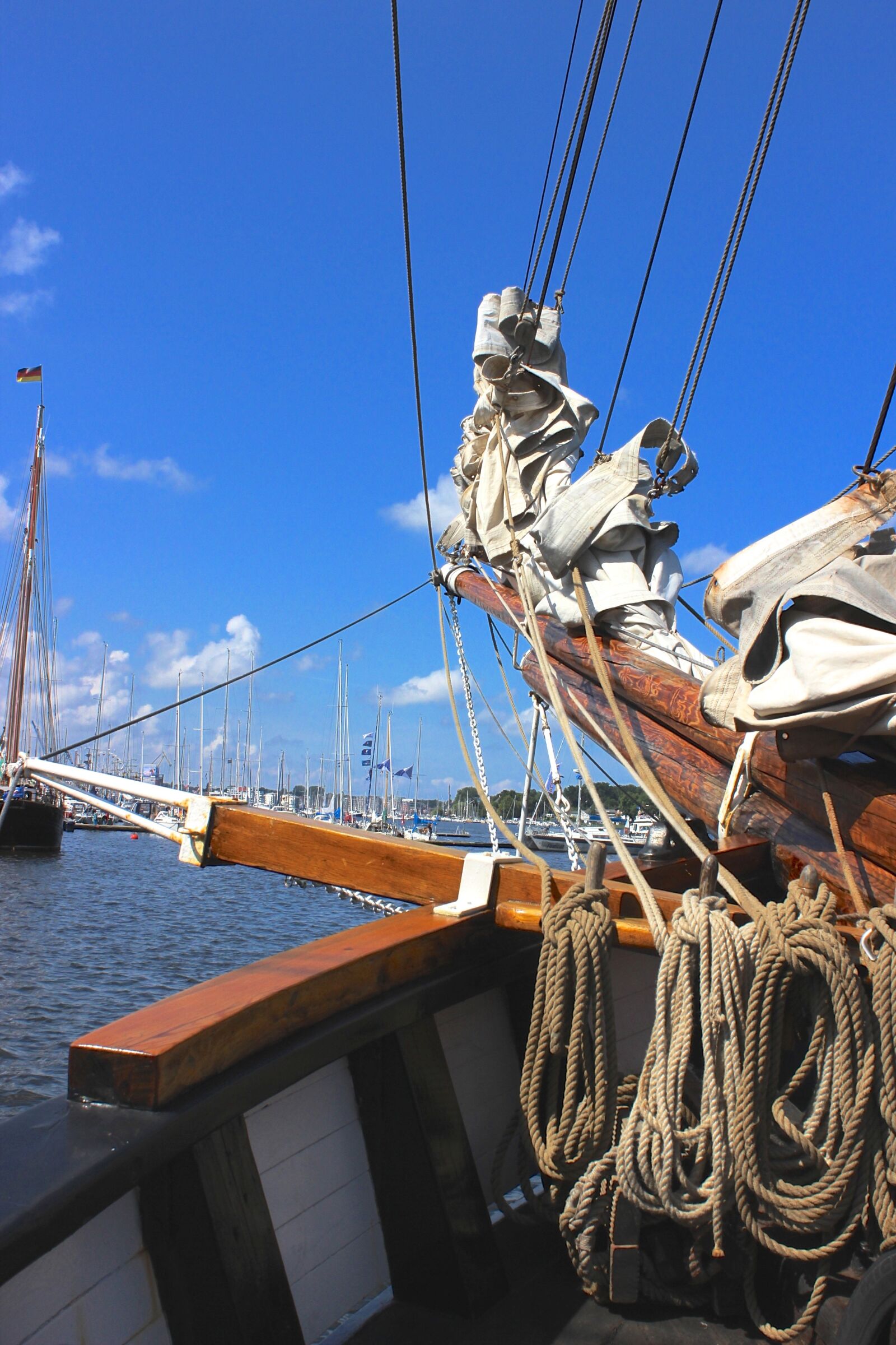 Canon EOS 600D (Rebel EOS T3i / EOS Kiss X5) sample photo. Sailing vessel, historically, sail photography