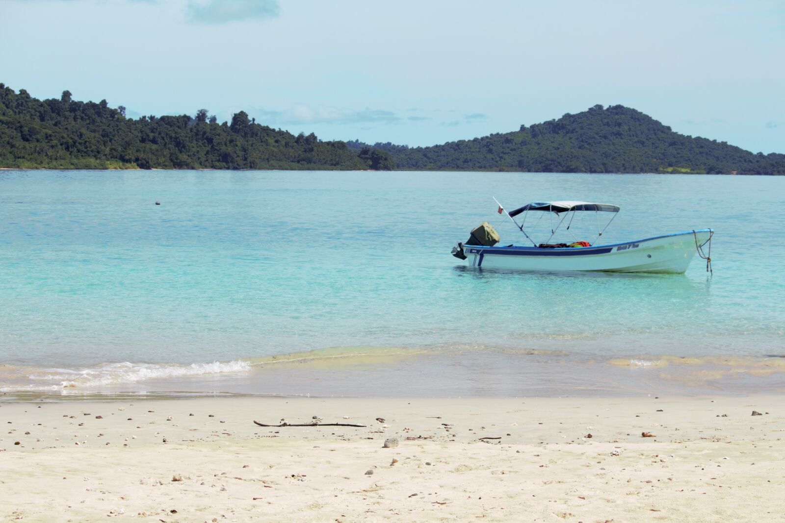 Canon EOS 700D (EOS Rebel T5i / EOS Kiss X7i) sample photo. Paradise, beach, palm trees photography