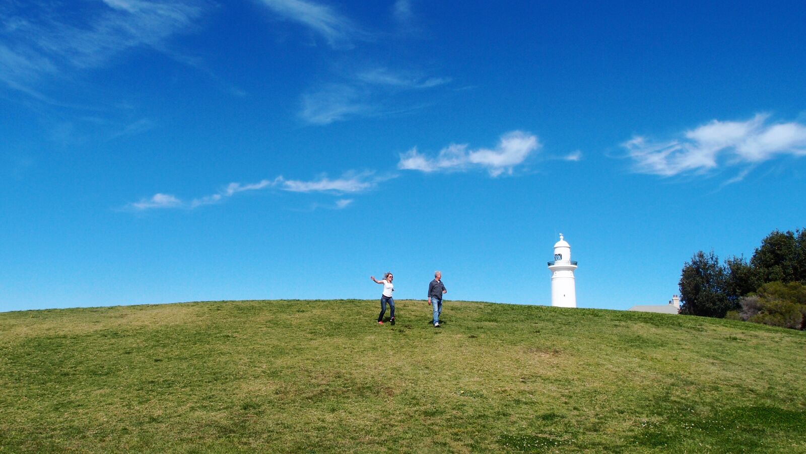 Olympus XZ-1 sample photo. Lighthouse, grass, hill photography