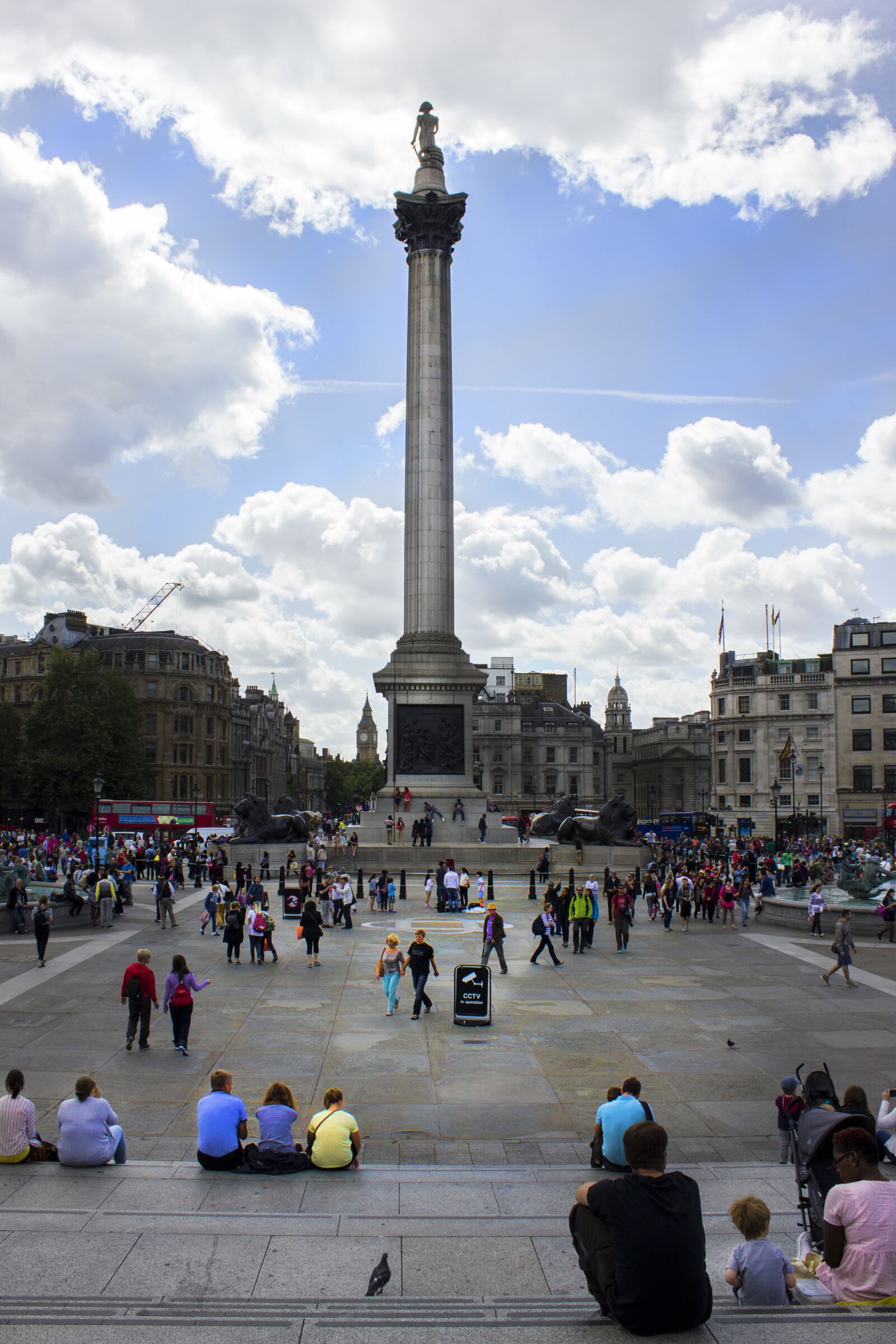 Canon EOS 550D (EOS Rebel T2i / EOS Kiss X4) sample photo. Piazza, center, london photography