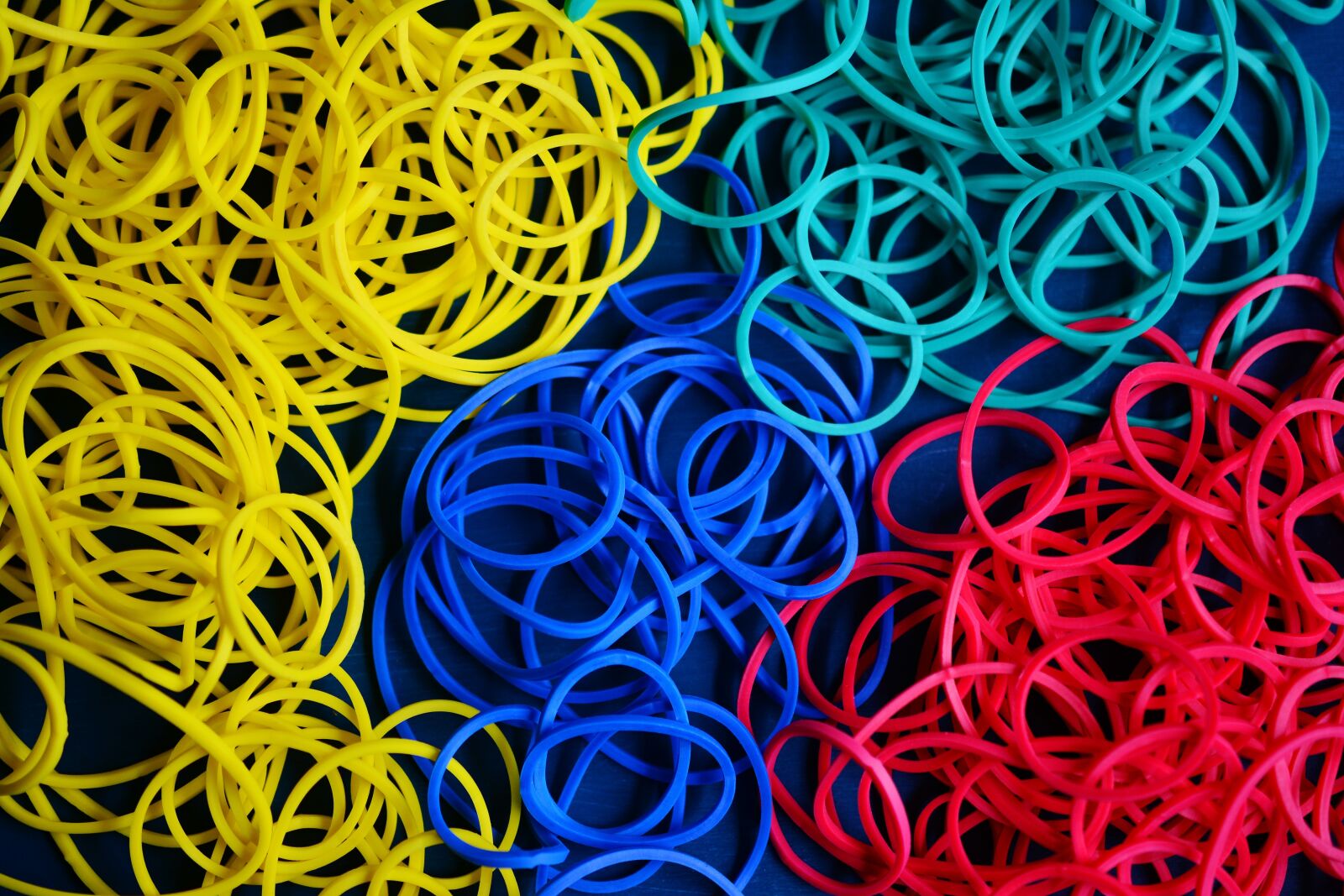 Nikon D5200 sample photo. Rubber rings, rubber, annular photography