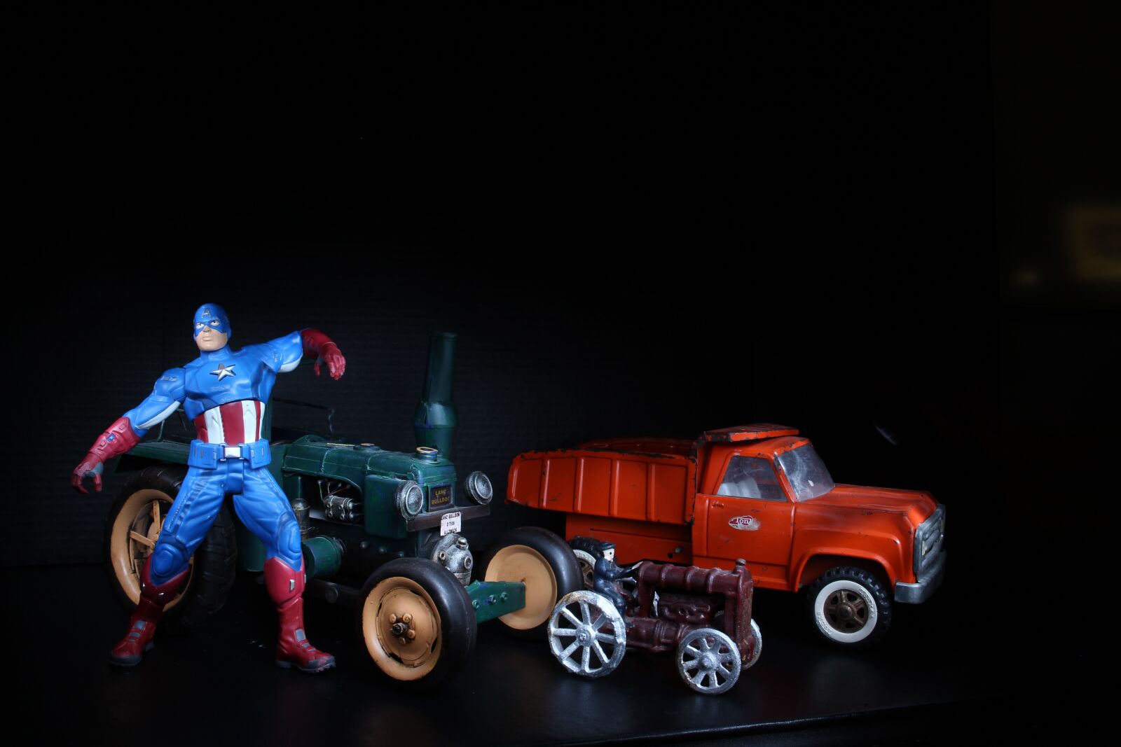 Canon EOS 600D (Rebel EOS T3i / EOS Kiss X5) sample photo. Captain america, nostalgia, red photography