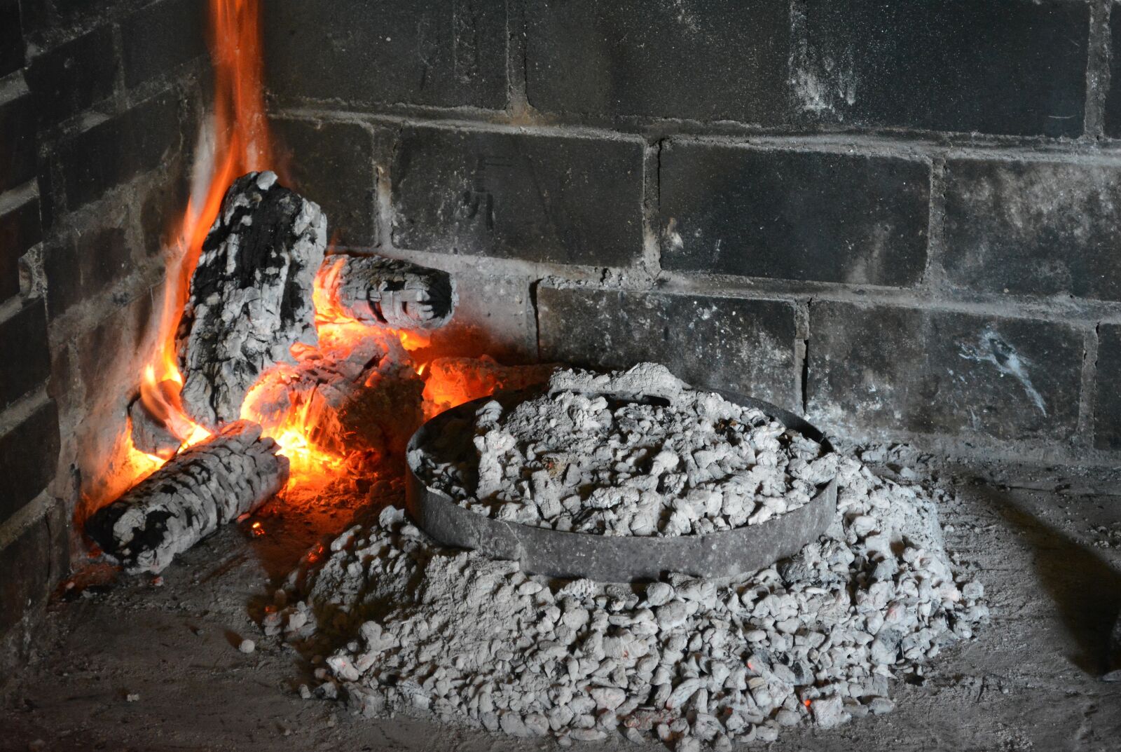 Nikon D5200 sample photo. Fireplace, chimney, ash photography