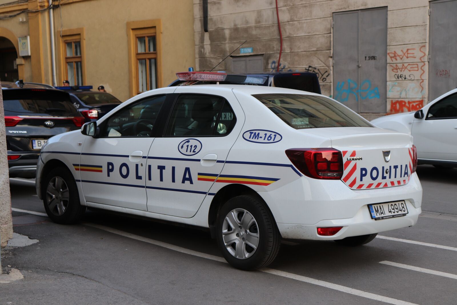 Canon EOS 200D (EOS Rebel SL2 / EOS Kiss X9) sample photo. Police, car, cop photography