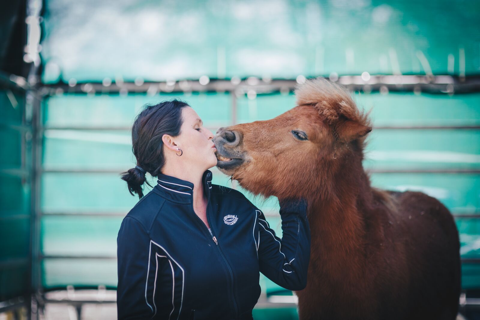 Canon EOS 6D sample photo. Shetty, woman, kiss photography