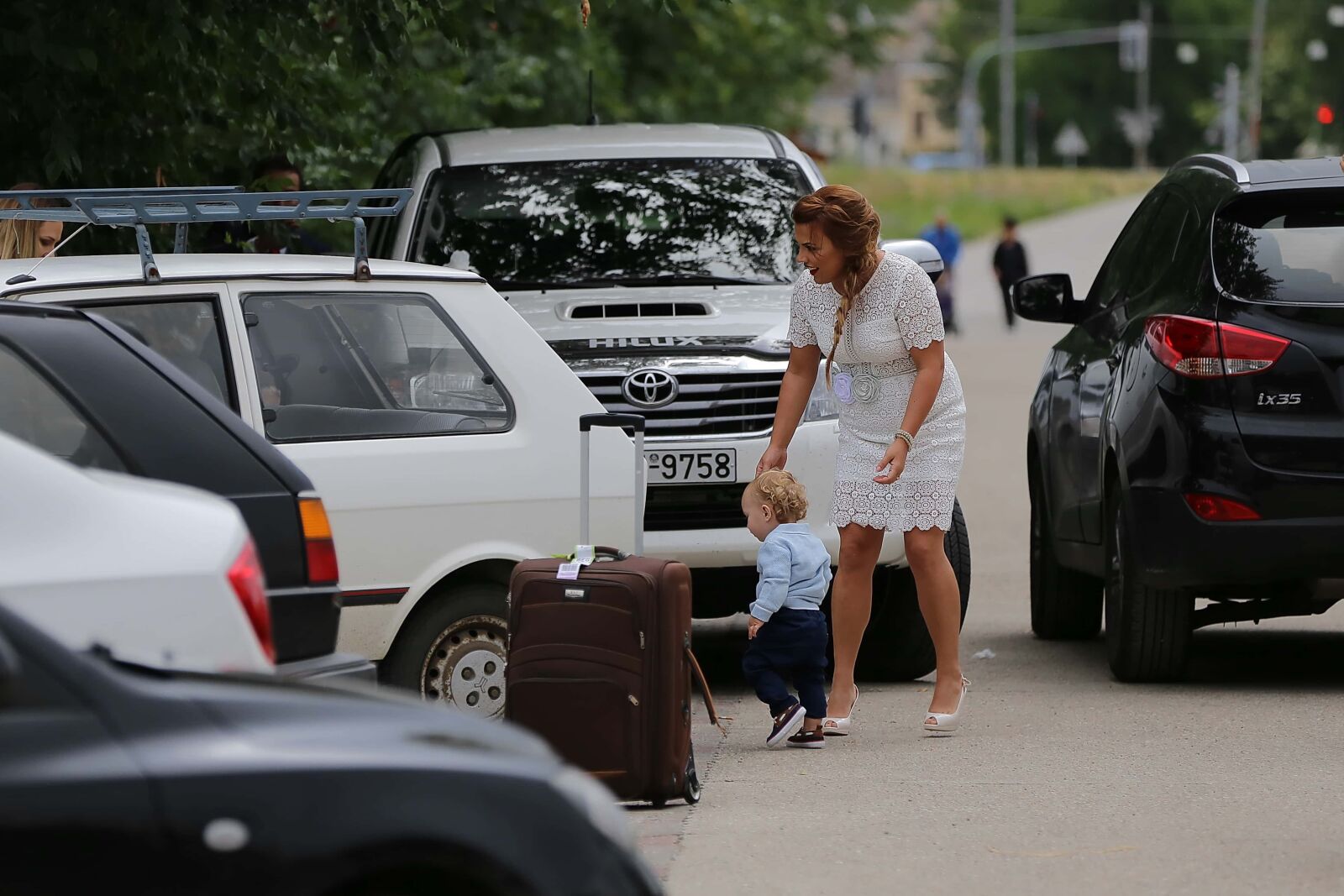 Canon EF 70-200mm F2.8L IS II USM sample photo. Toddler, parking lot, maternity photography
