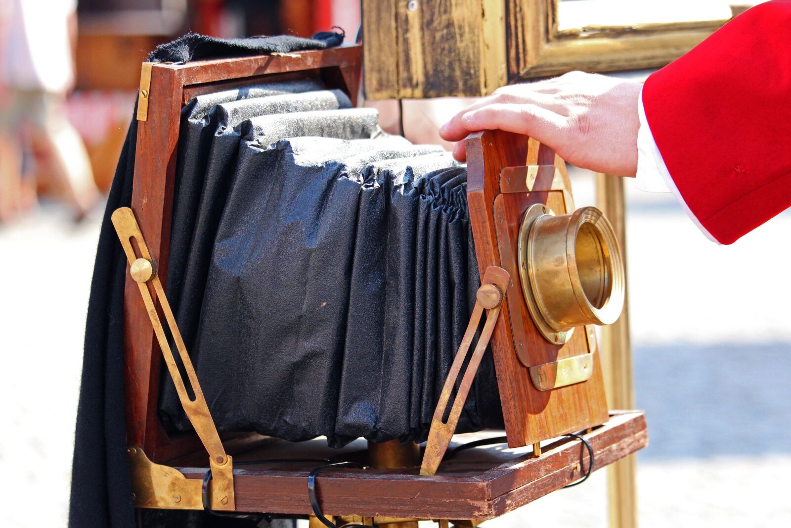Canon EF-S 55-250mm F4-5.6 IS STM sample photo. Photographer, nostalgia, vintage photography