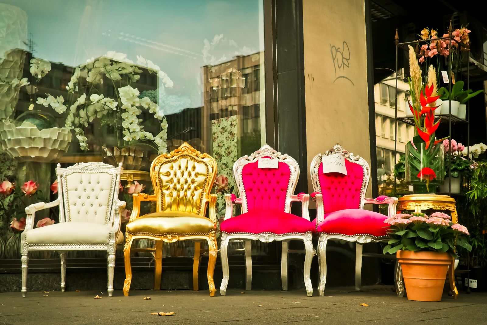 Olympus OM-D E-M10 sample photo. Road, business, urban photography