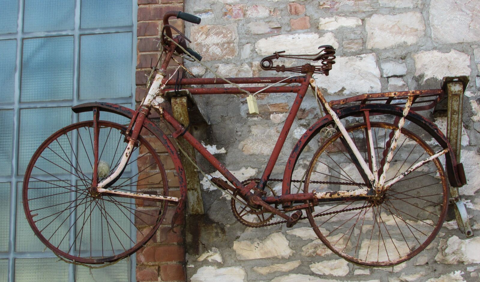 Canon PowerShot SX400 IS sample photo. Bicycle, rusty, aged photography