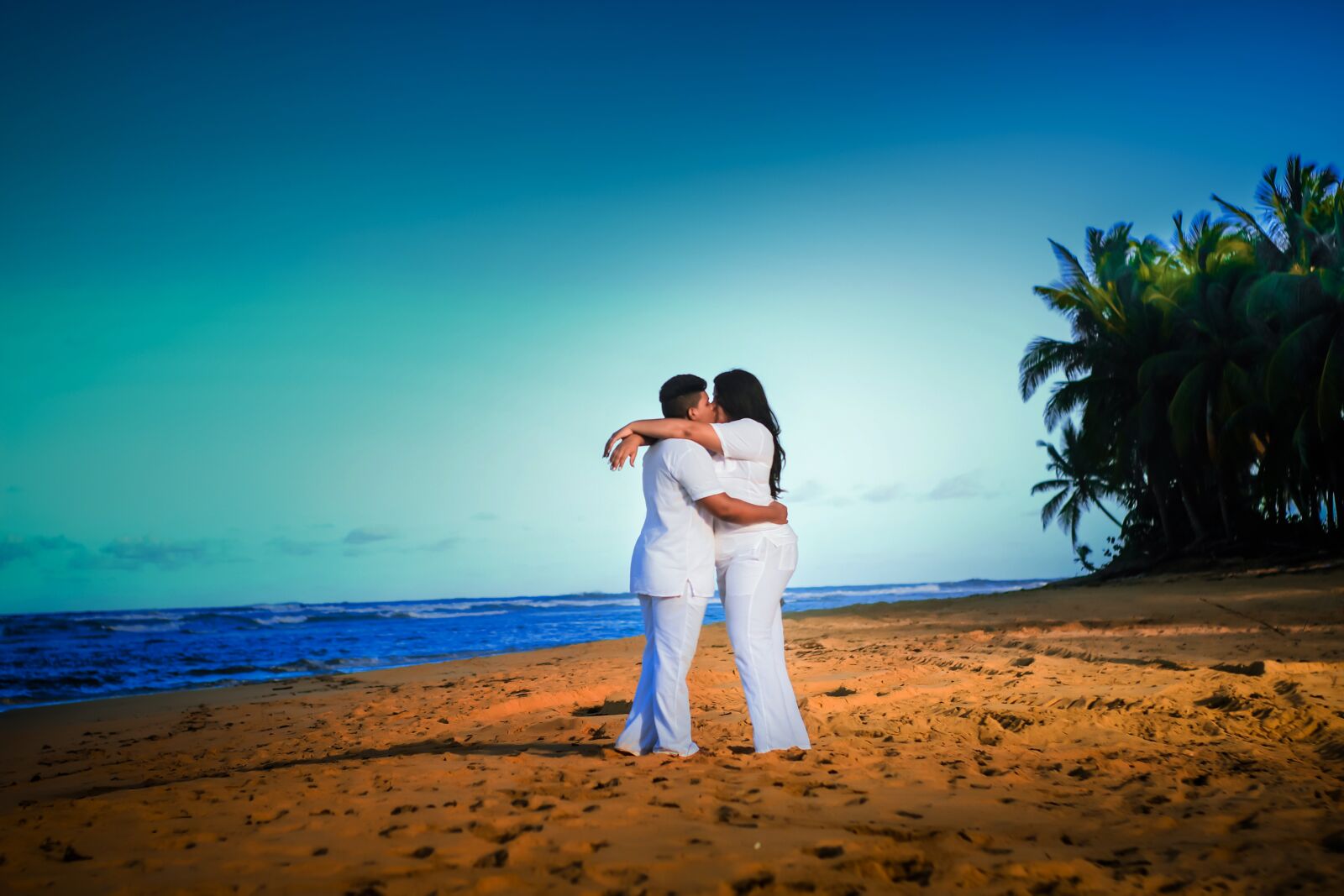 Canon EOS 70D sample photo. Embracing each other, omar photography