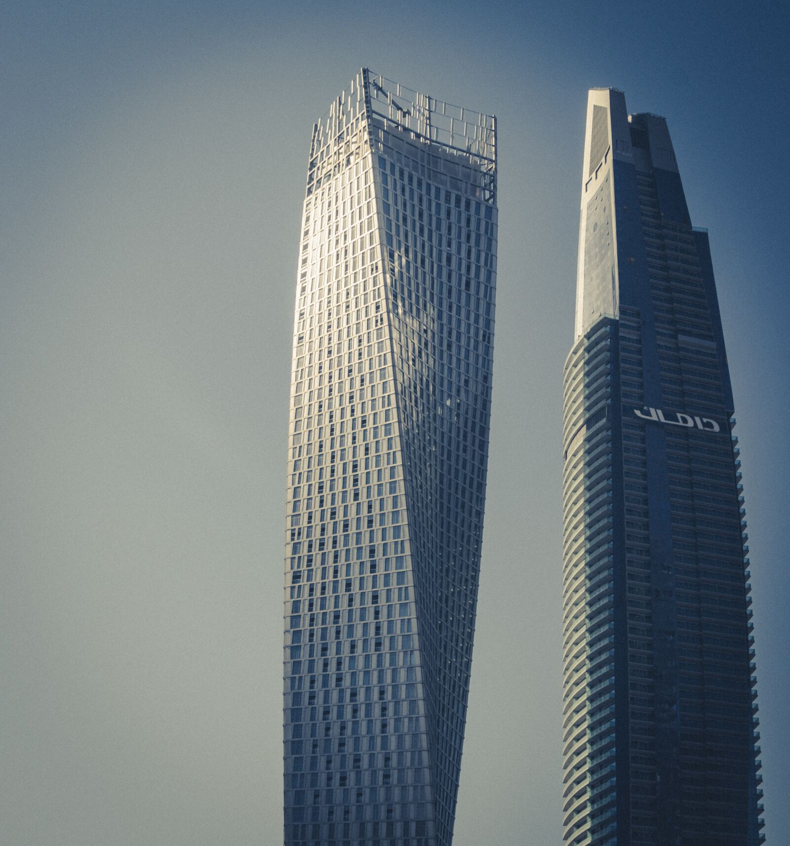 Canon EF-S 18-135mm F3.5-5.6 IS USM sample photo. Dubai, the skyscraper, skyscrapers photography