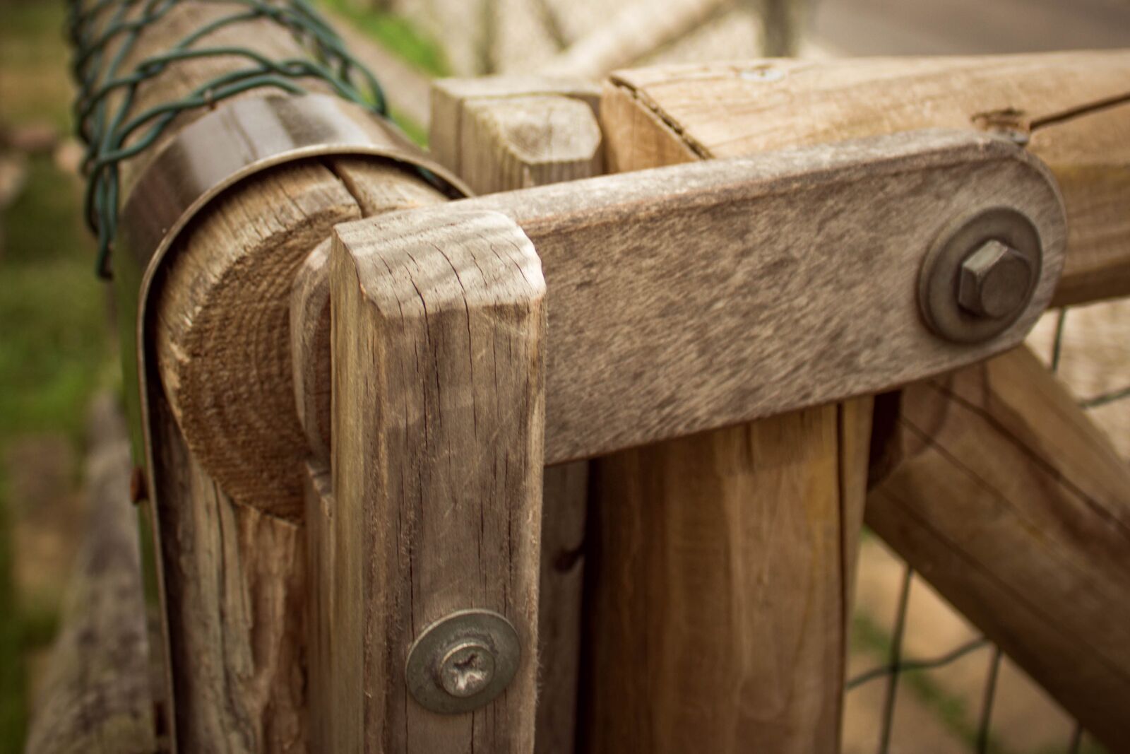 Canon EOS 1200D (EOS Rebel T5 / EOS Kiss X70 / EOS Hi) sample photo. Wood, lock, door photography