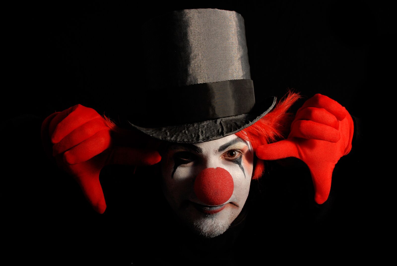 Nikon D200 sample photo. Color, clown, gloves photography