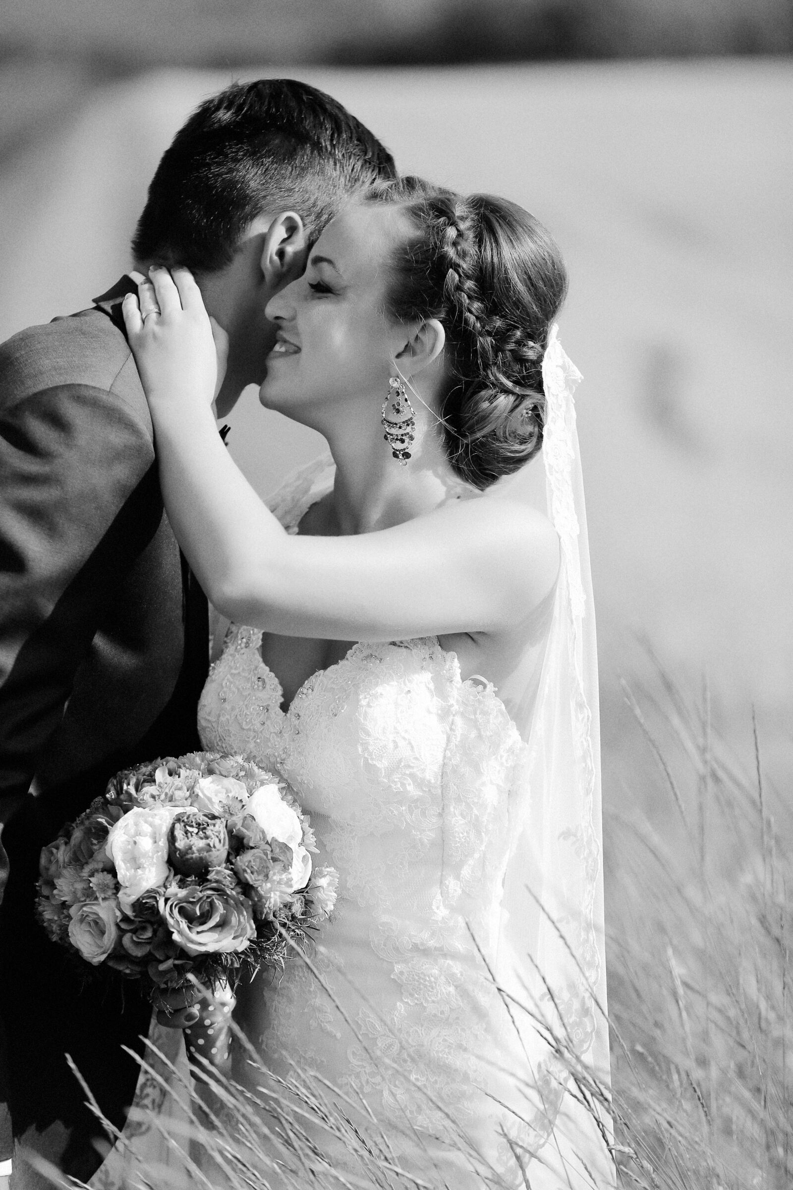 Canon EOS 5D Mark III sample photo. Bride, smile, hugging, wheatfield photography