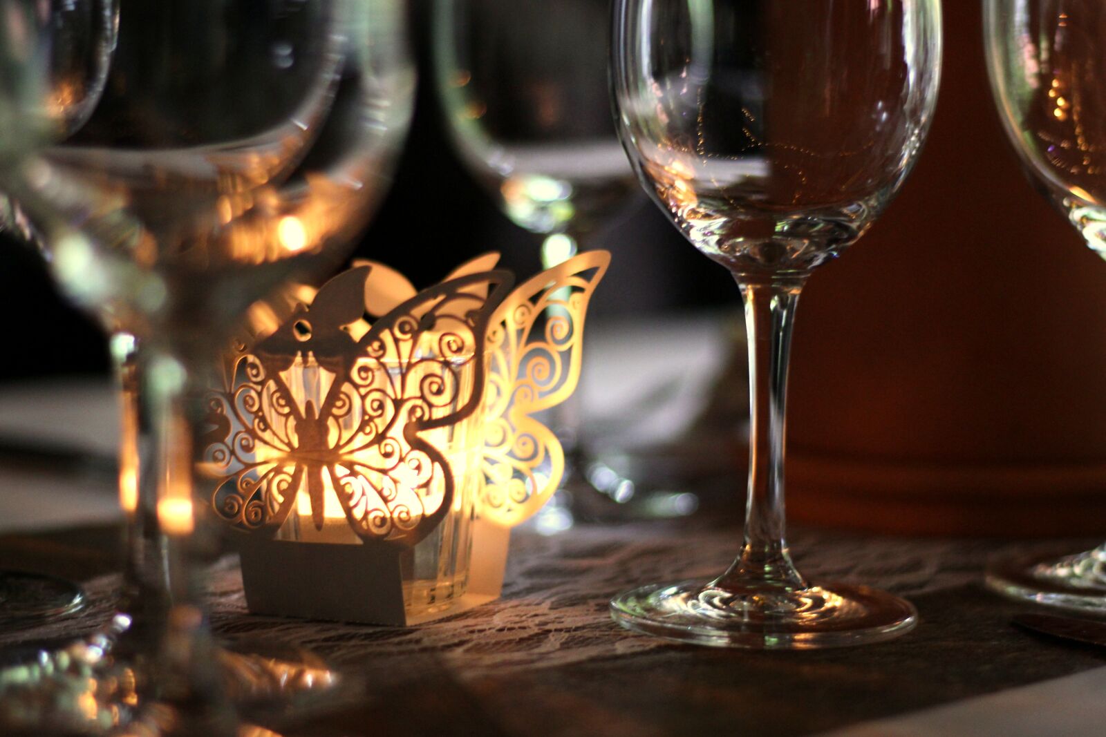 Canon EOS 600D (Rebel EOS T3i / EOS Kiss X5) + Canon EF 50mm F1.8 STM sample photo. Table, decoration, table decorations photography