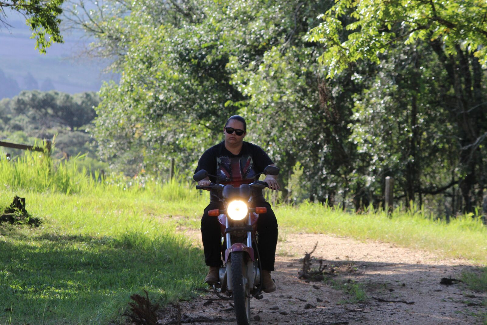 Canon EOS 1200D (EOS Rebel T5 / EOS Kiss X70 / EOS Hi) sample photo. Rider, bike, farm photography
