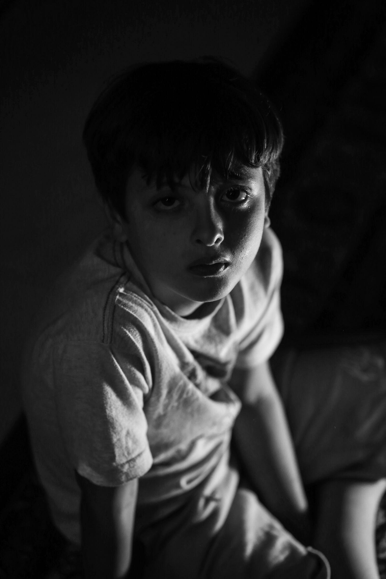 Canon EF 100mm F2.8L Macro IS USM sample photo. Child, sad, portrait photography