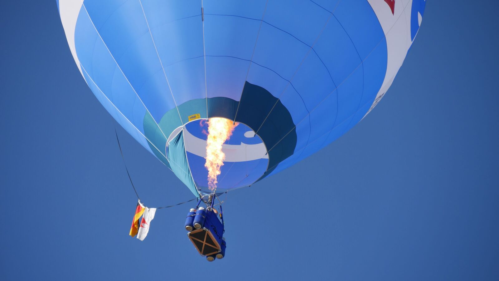 Panasonic DMC-G70 sample photo. Hot air balloon, blue photography