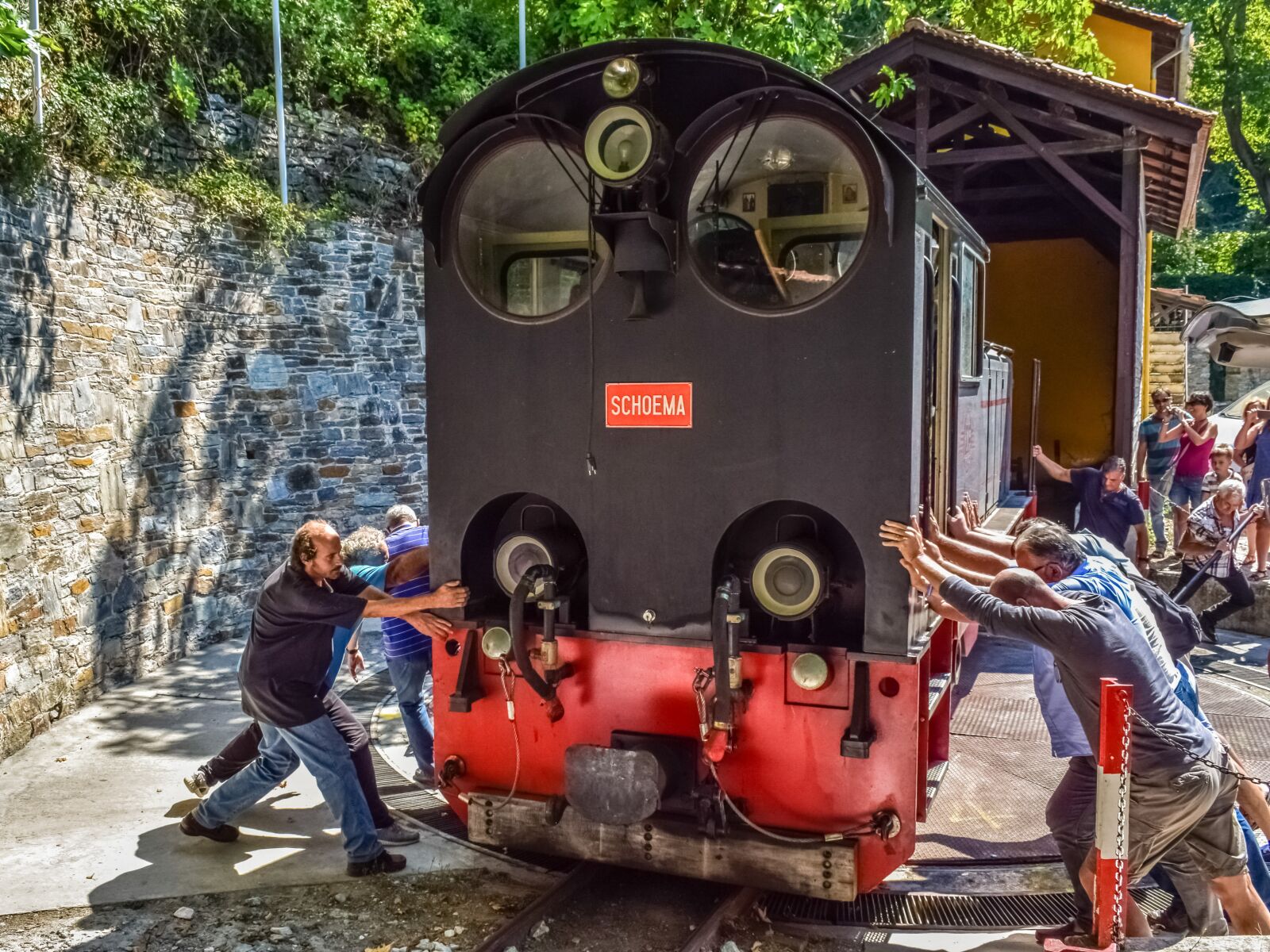 Nikon D3300 sample photo. Train, engine, turning photography
