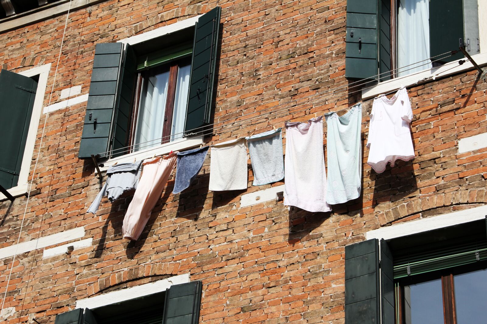Canon EOS 60D sample photo. Facade, laundry, dry photography