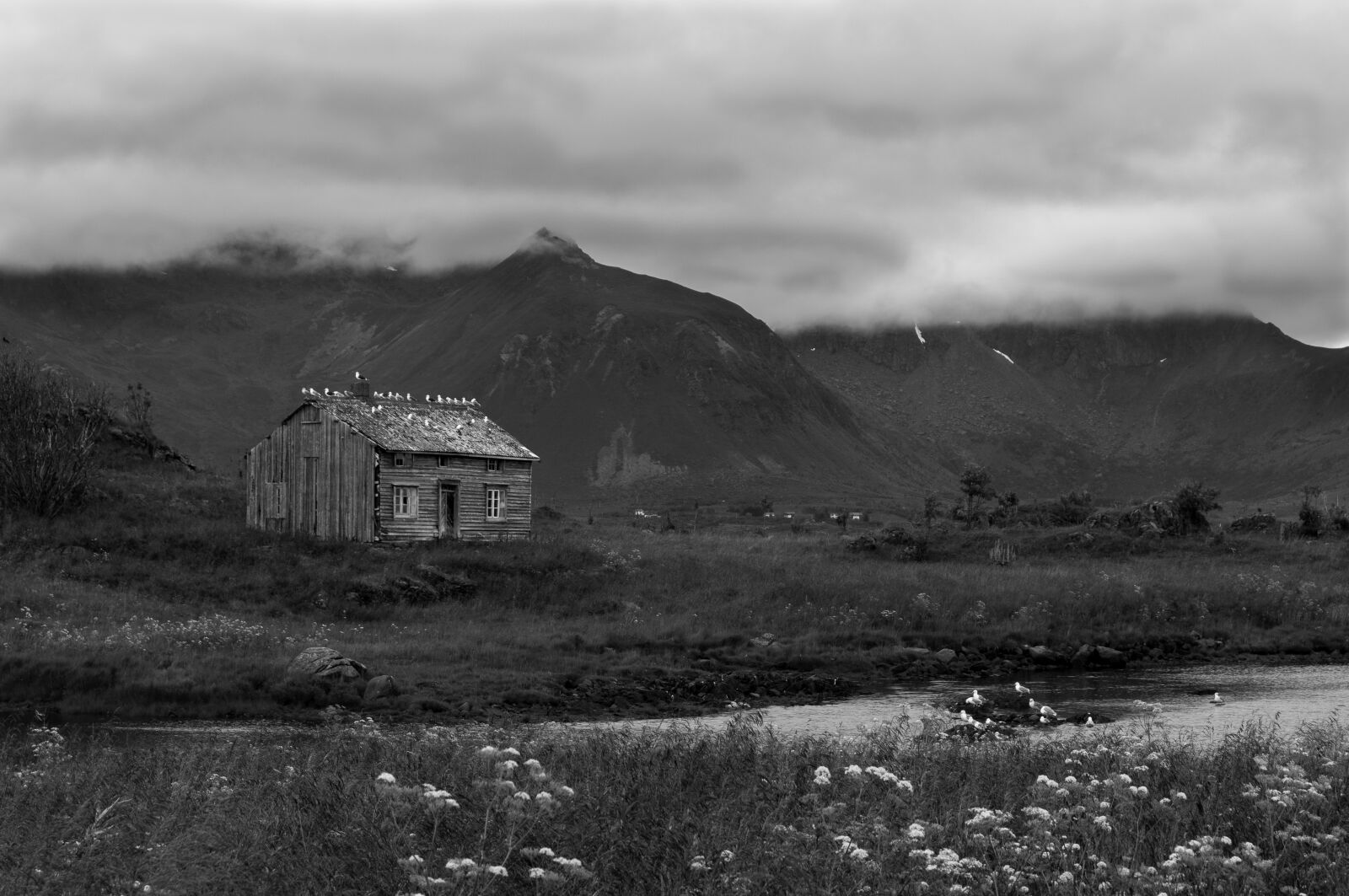 Sony Alpha NEX-6 + Sony E 16-50mm F3.5-5.6 PZ OSS sample photo. Remote cabin, norway, atmospheric photography