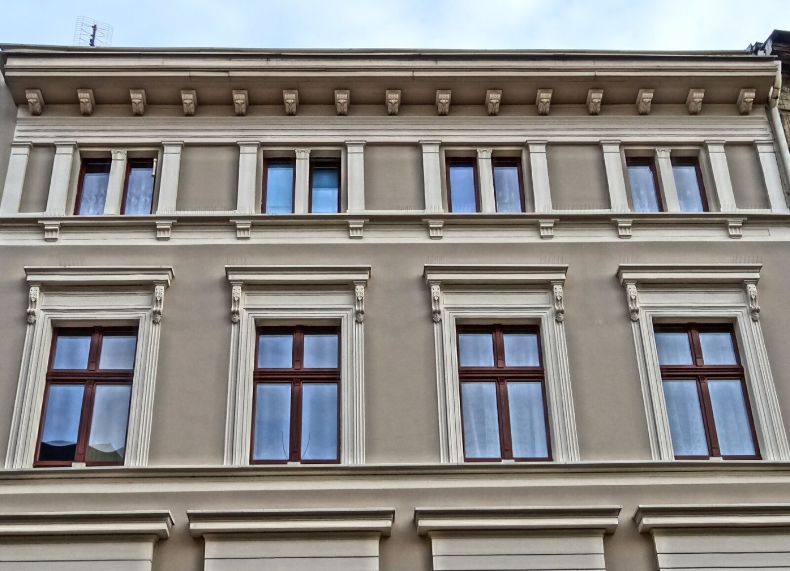 Sony Cyber-shot DSC-HX20V sample photo. Bydgoszcz, windows, facade photography