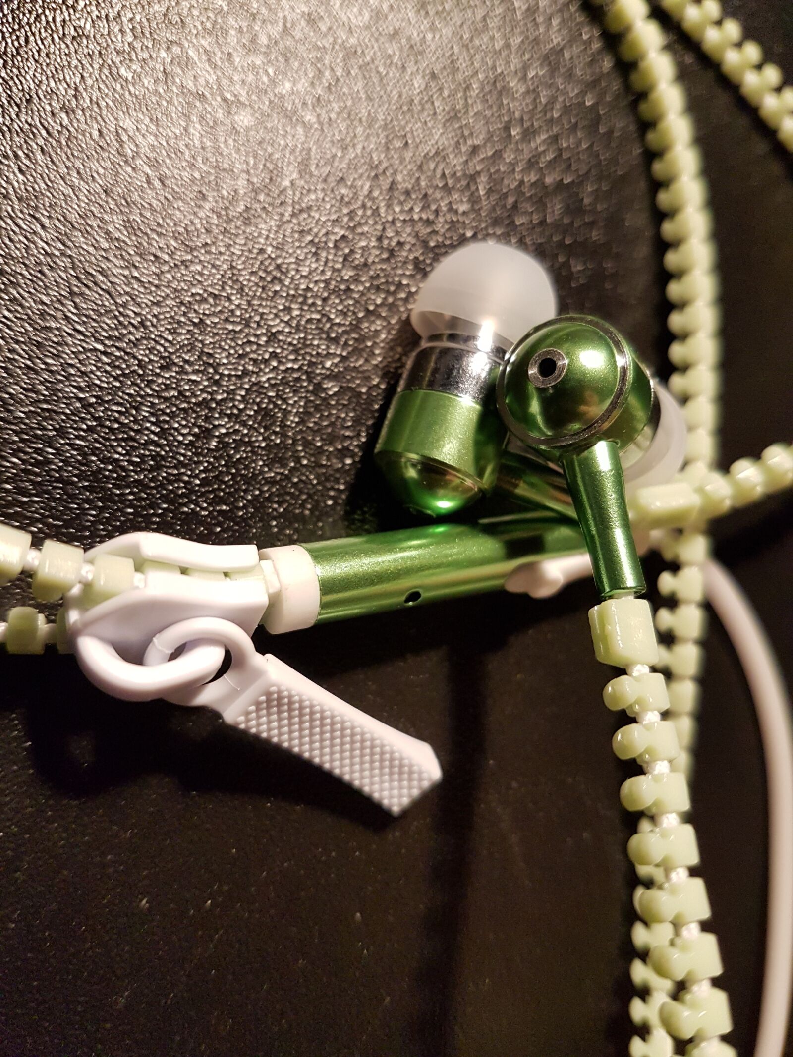 Samsung Galaxy S7 Edge sample photo. Headphones, music, audio photography