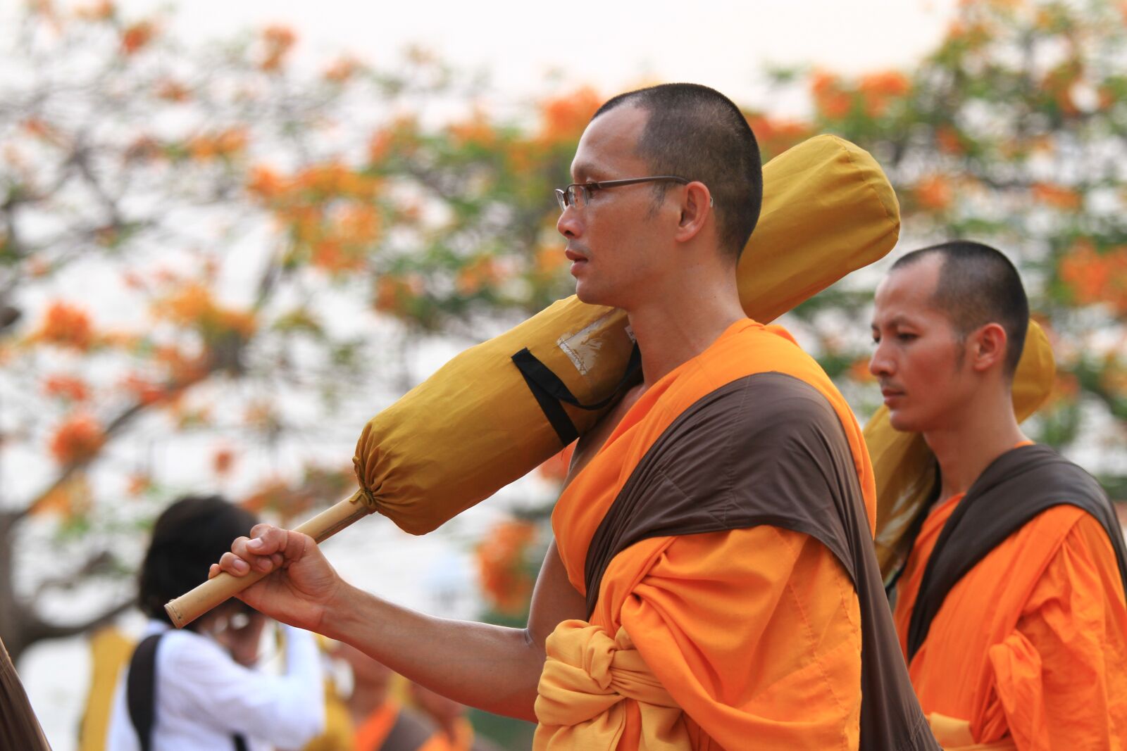 Canon EOS 7D sample photo. Monks, orange, robes photography