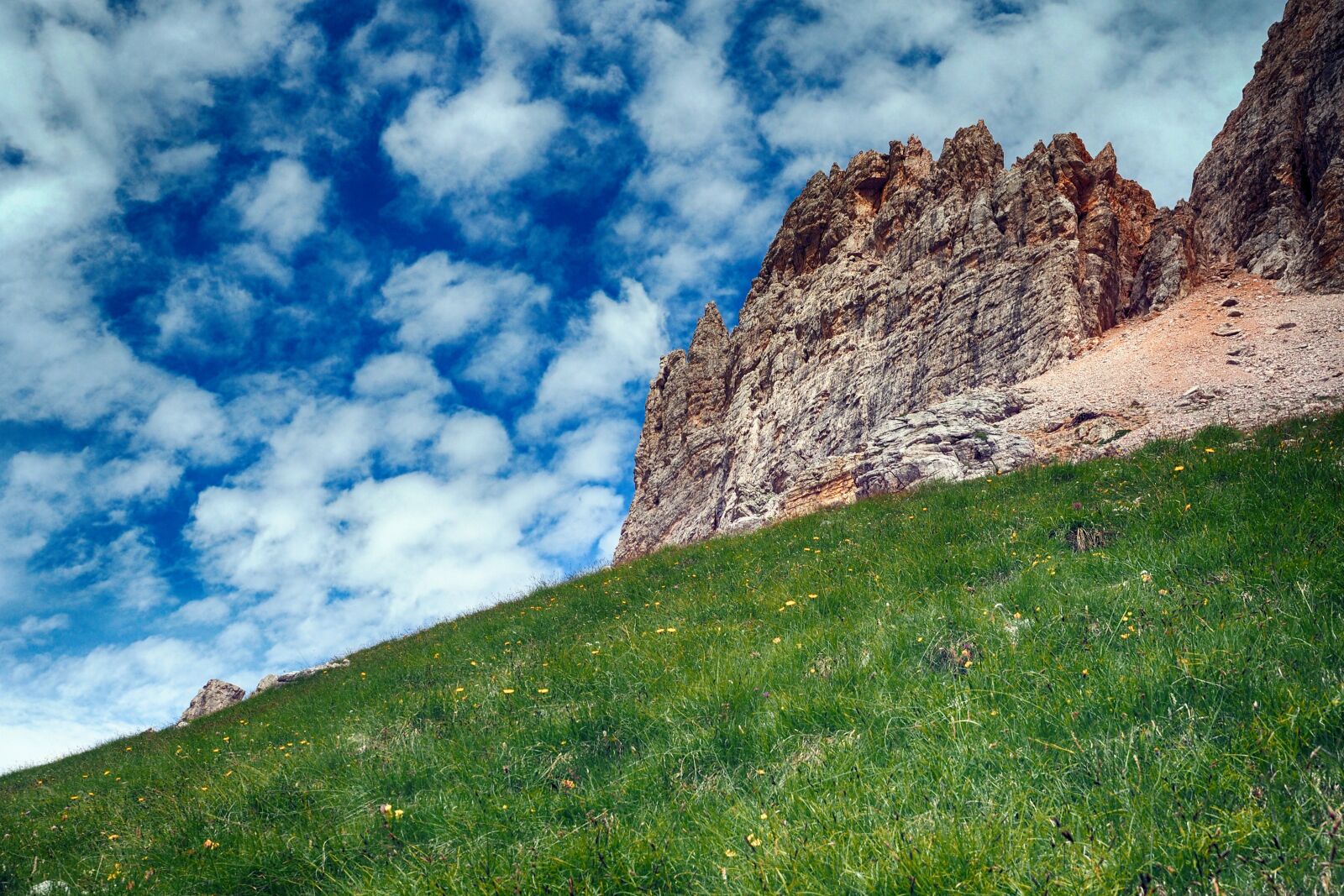 Olympus OM-D E-M5 II + Olympus M.Zuiko Digital ED 12-40mm F2.8 Pro sample photo. Dolomites, rocks, italy photography