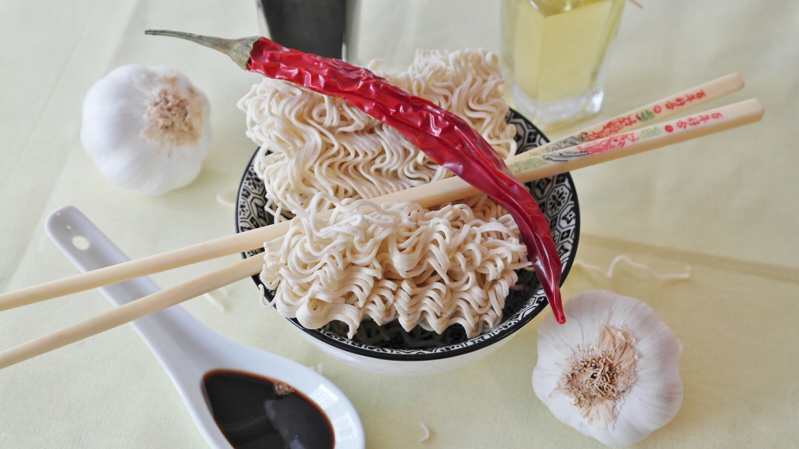 Samsung NX20 sample photo. Noodles, instant noodles, ramen photography