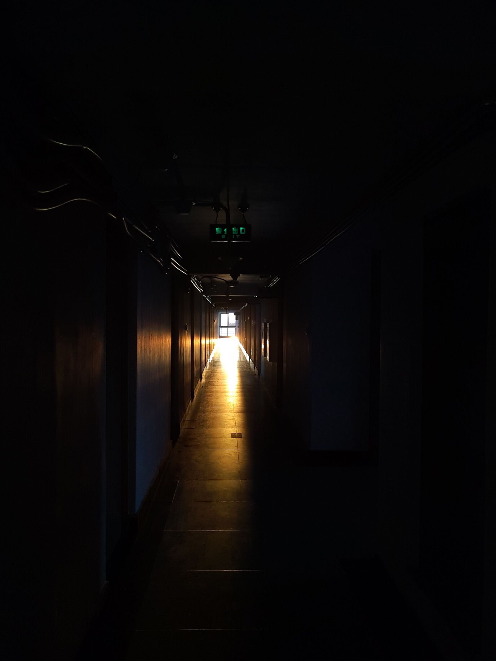 Meizu PRO 6 Plus sample photo. Indoor, dark, corridor photography