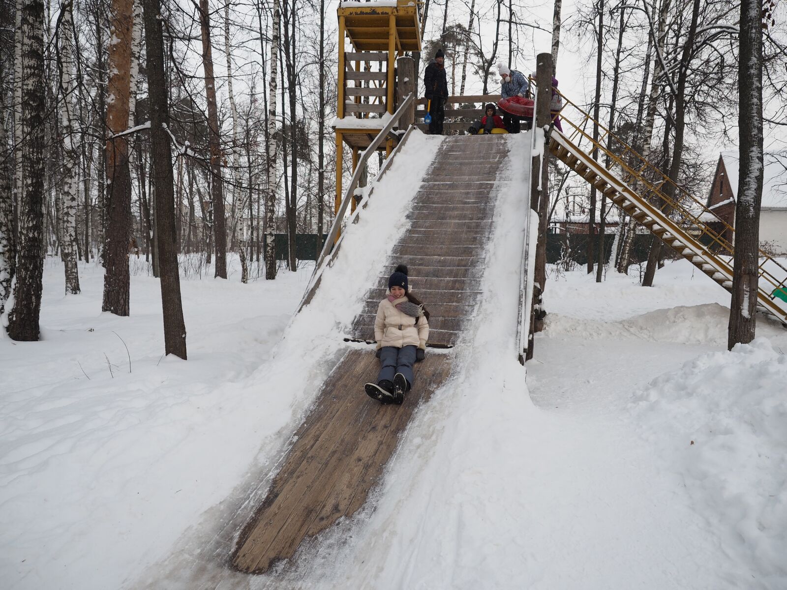 Olympus OM-D E-M5 II + Olympus M.Zuiko Digital ED 12-40mm F2.8 Pro sample photo. Gorka, winter, sled photography