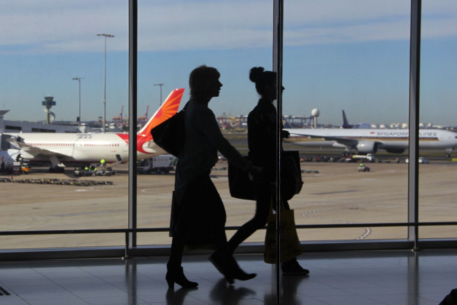 Canon EOS 60D sample photo. Silhouette, passenger, terminal photography