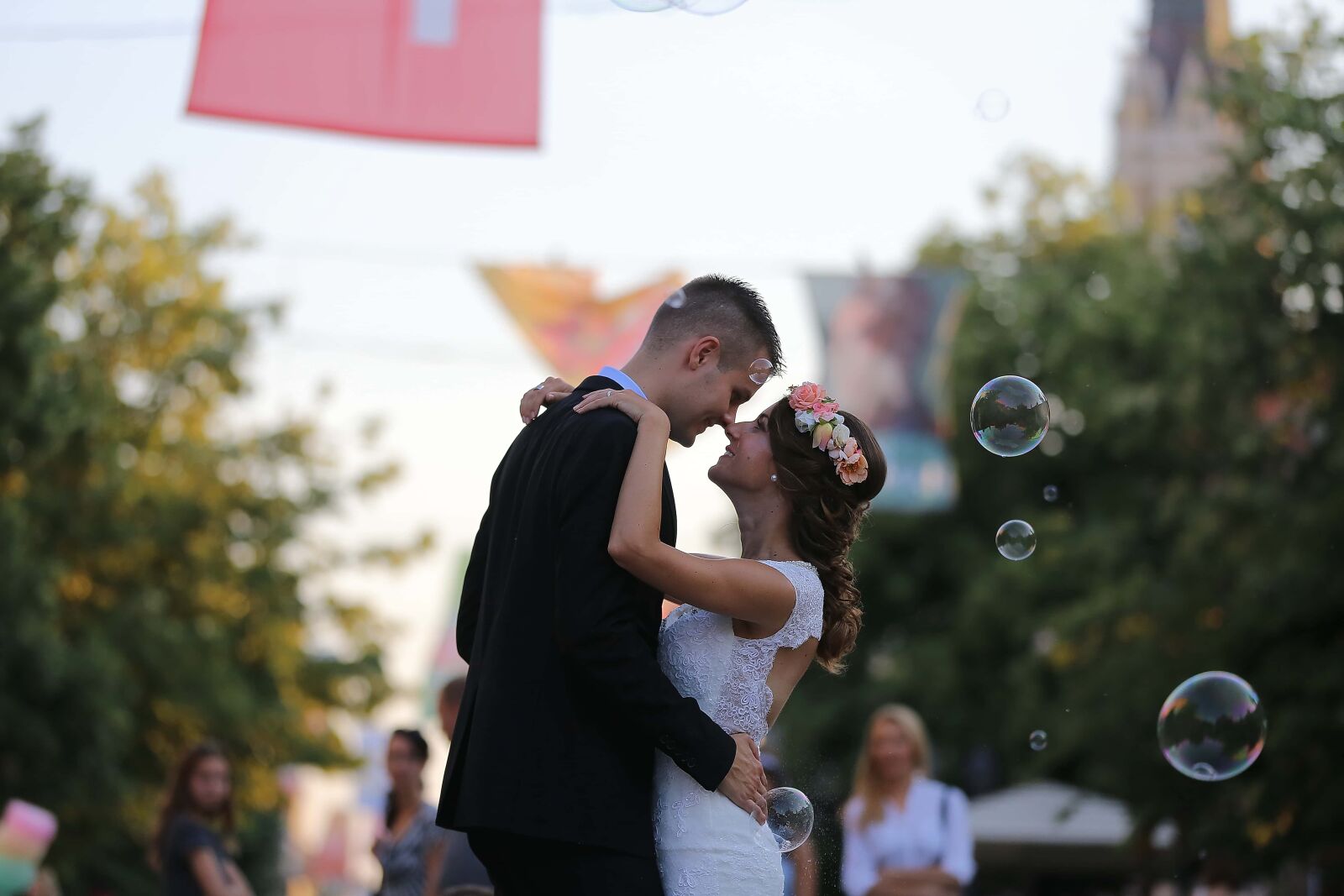 Canon EOS 6D sample photo. Bride, groom, bauble, hugging photography