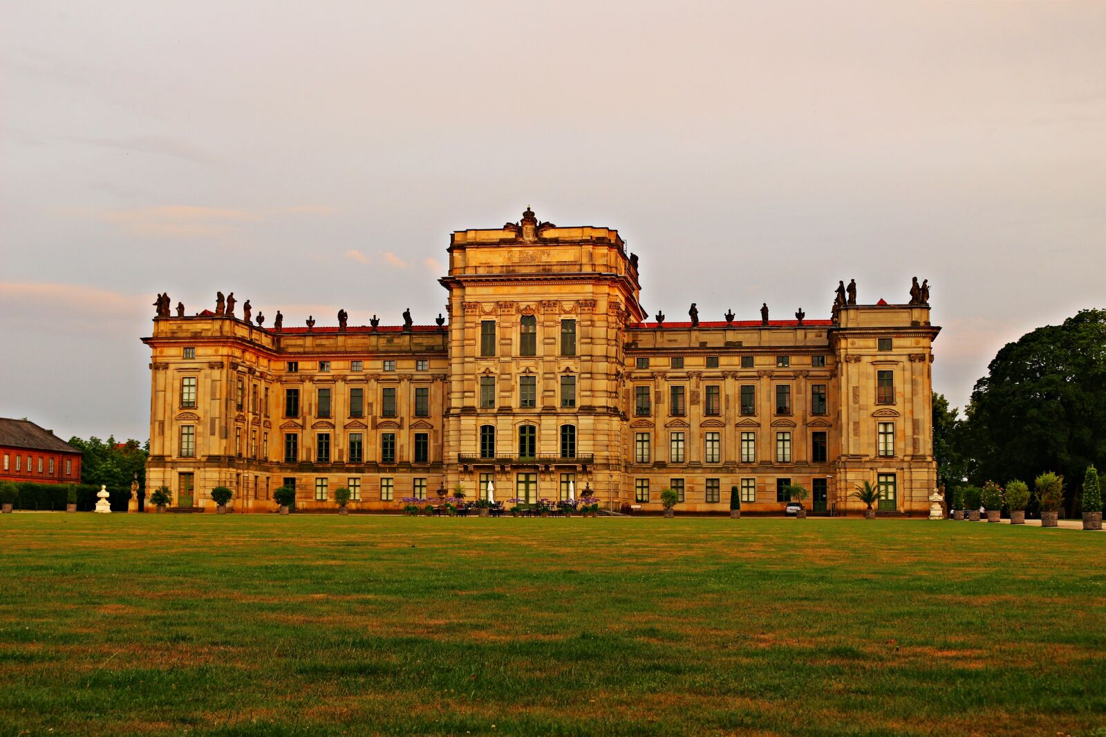 Canon EOS 100D (EOS Rebel SL1 / EOS Kiss X7) sample photo. Castle, ludwigslust-parchim, castle park photography