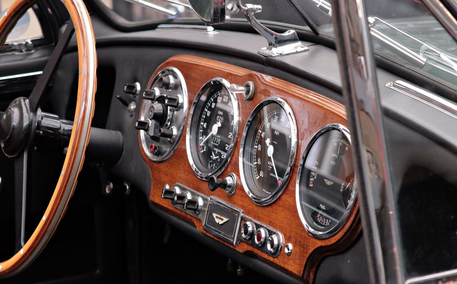 Canon EF-S 55-250mm F4-5.6 IS STM sample photo. Oldtimer, automotive, auto photography