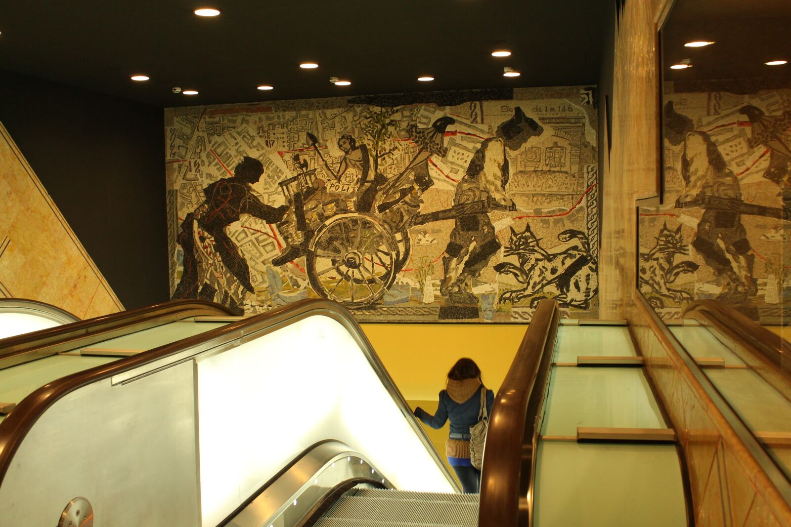Canon EOS 1100D (EOS Rebel T3 / EOS Kiss X50) sample photo. Metro, naples, escalators photography
